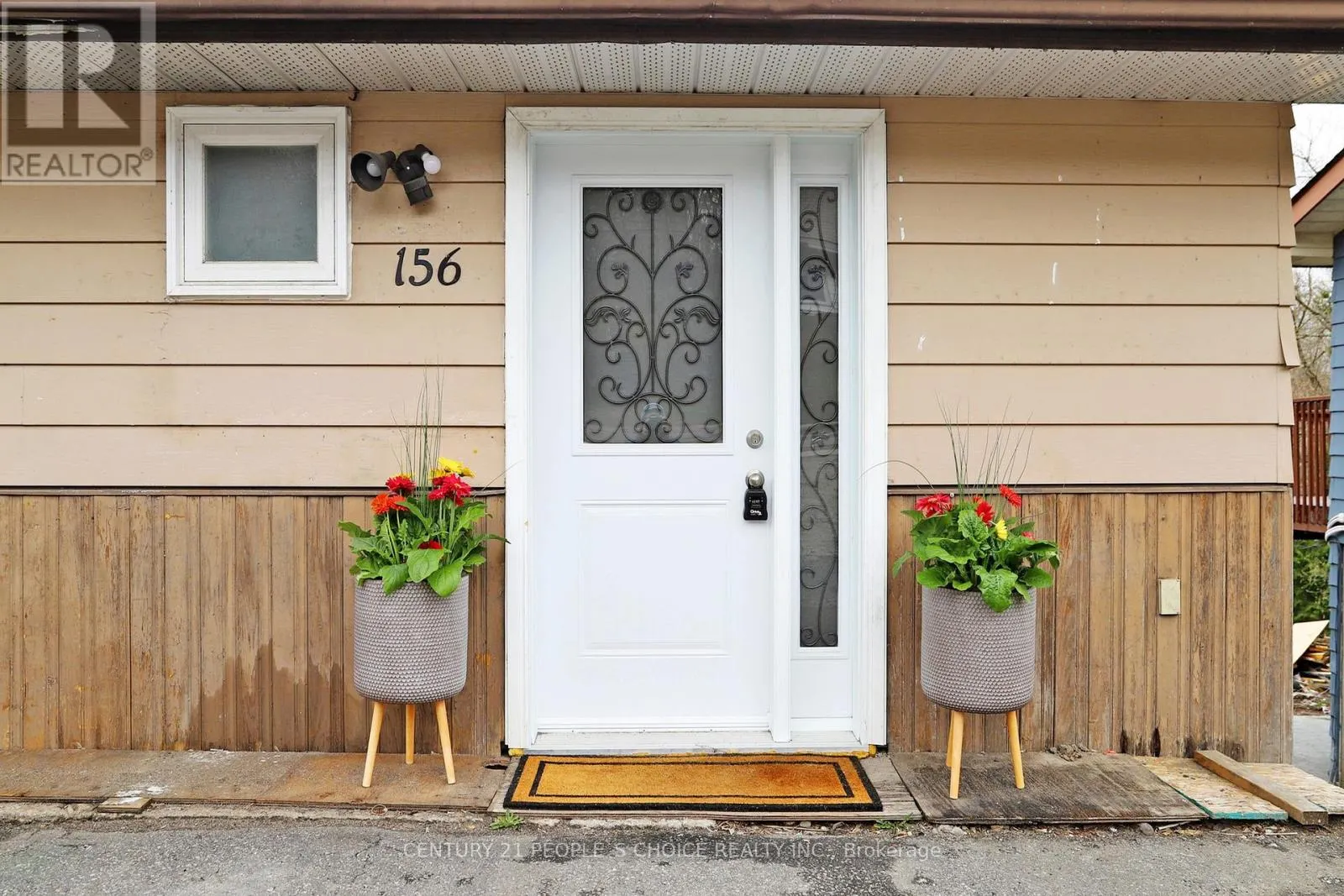 156 MAIN STREET W