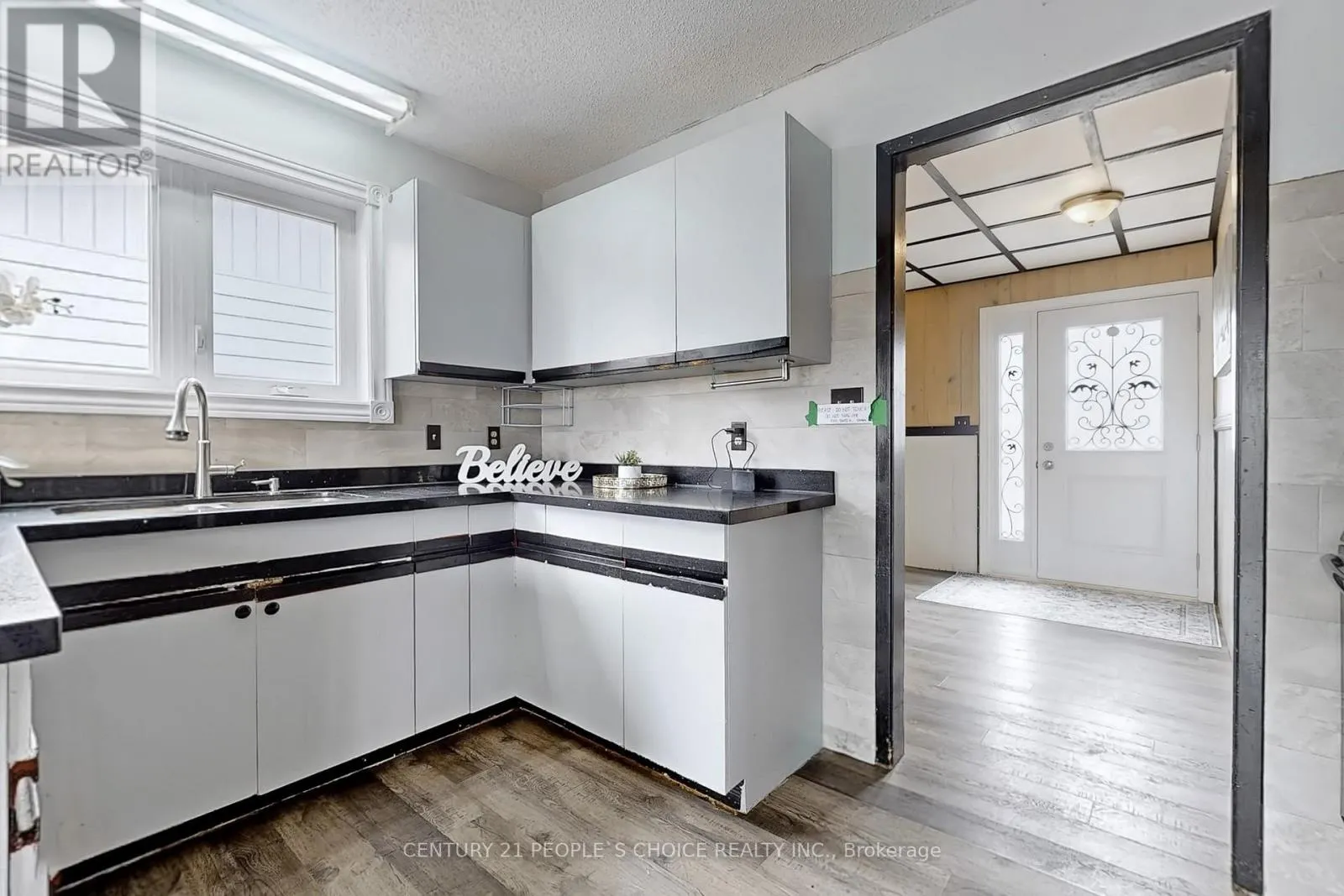 156 MAIN STREET W