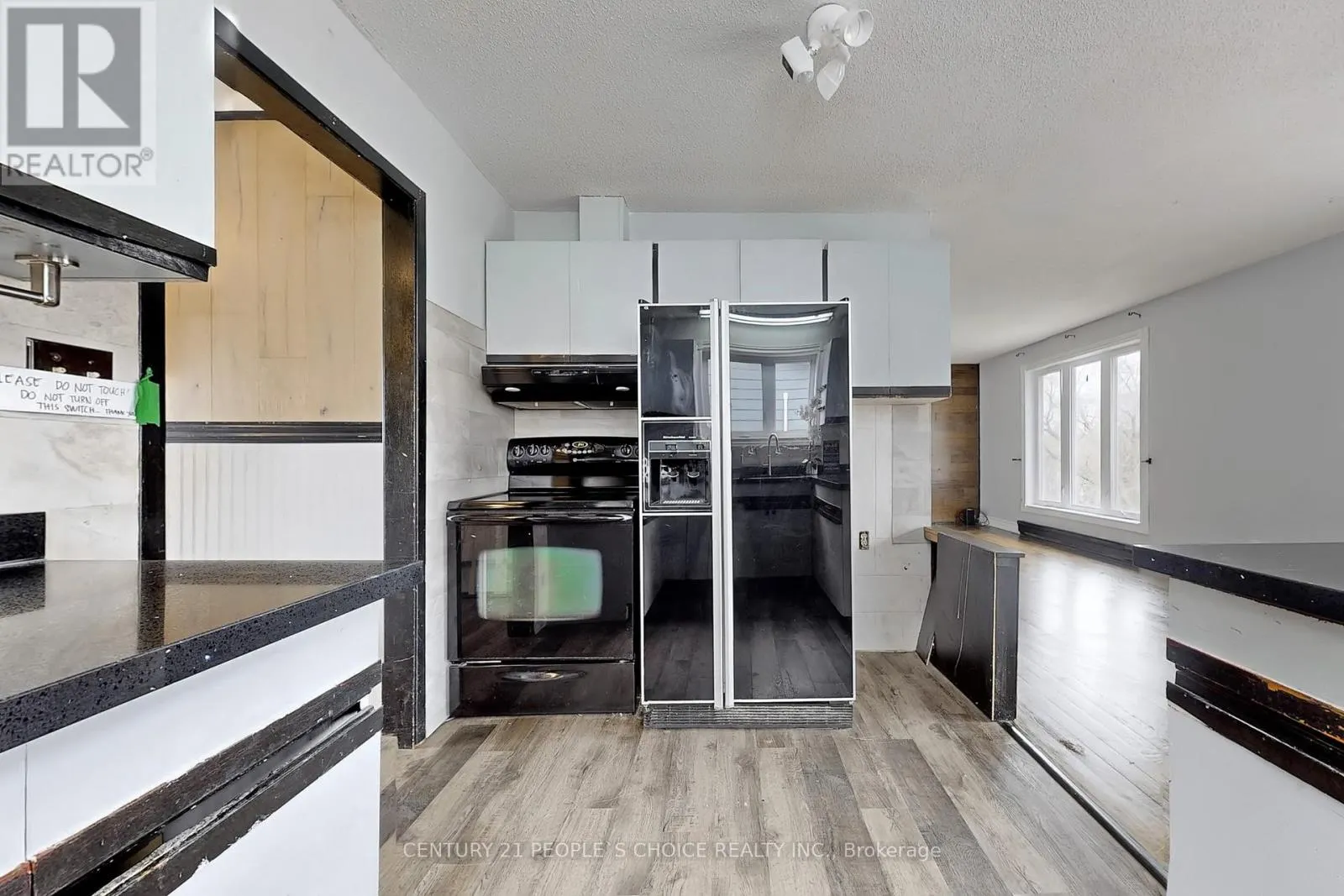 156 MAIN STREET W