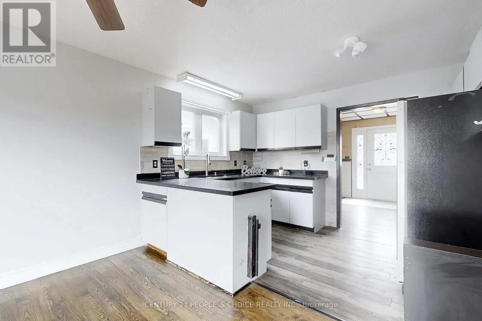 156 MAIN STREET W