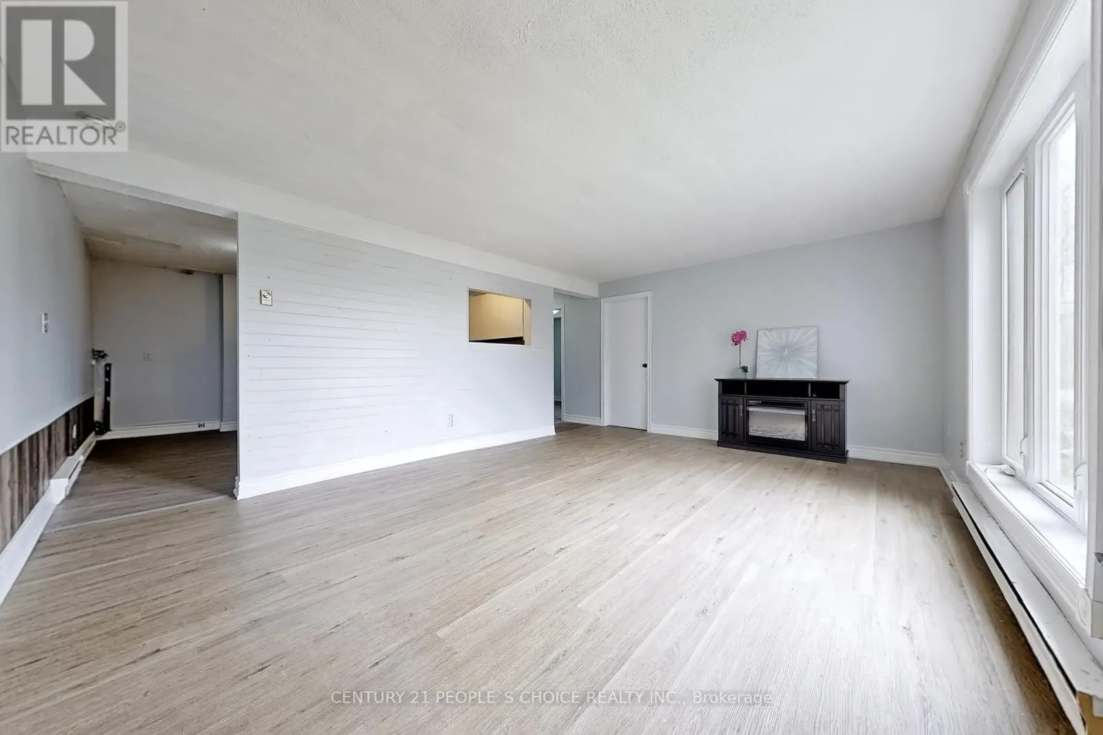 156 MAIN STREET W