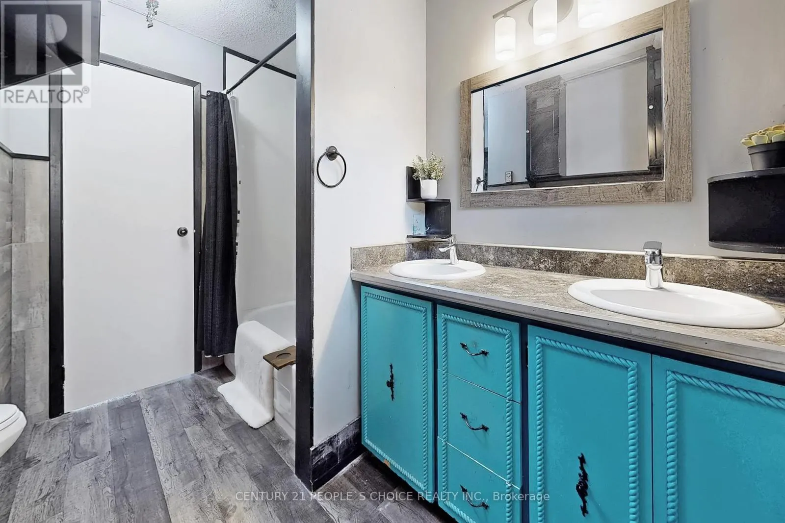 156 MAIN STREET W