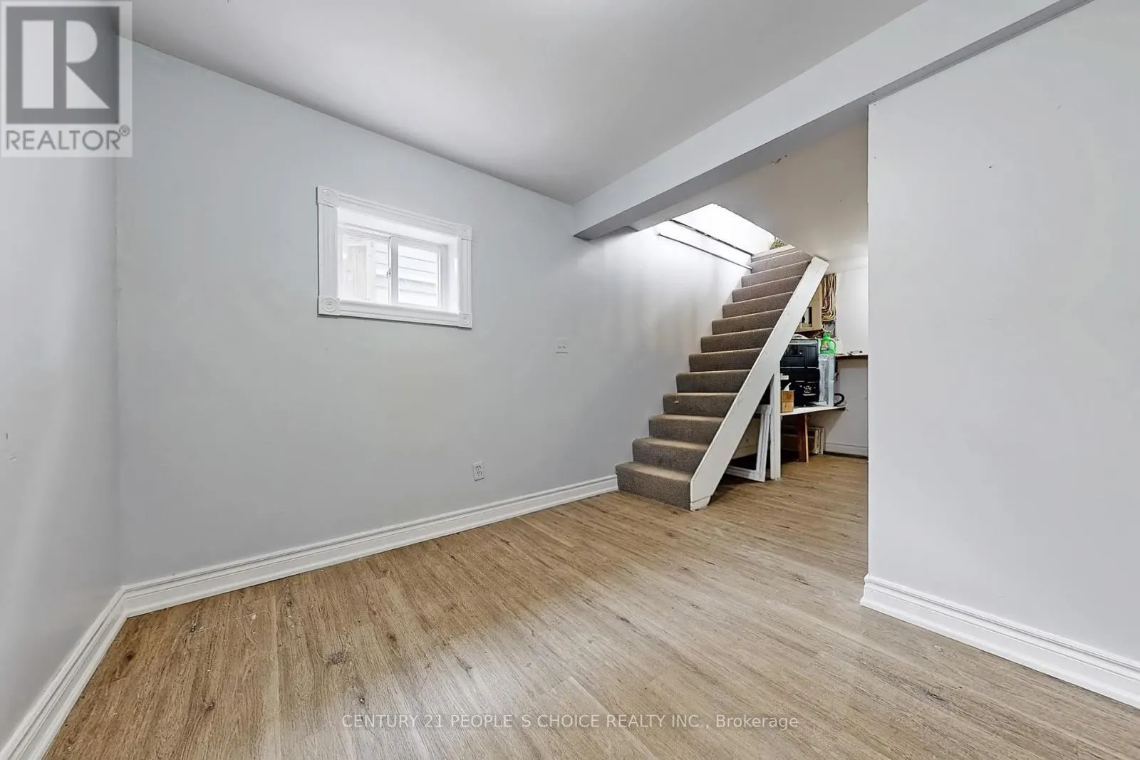 156 MAIN STREET W