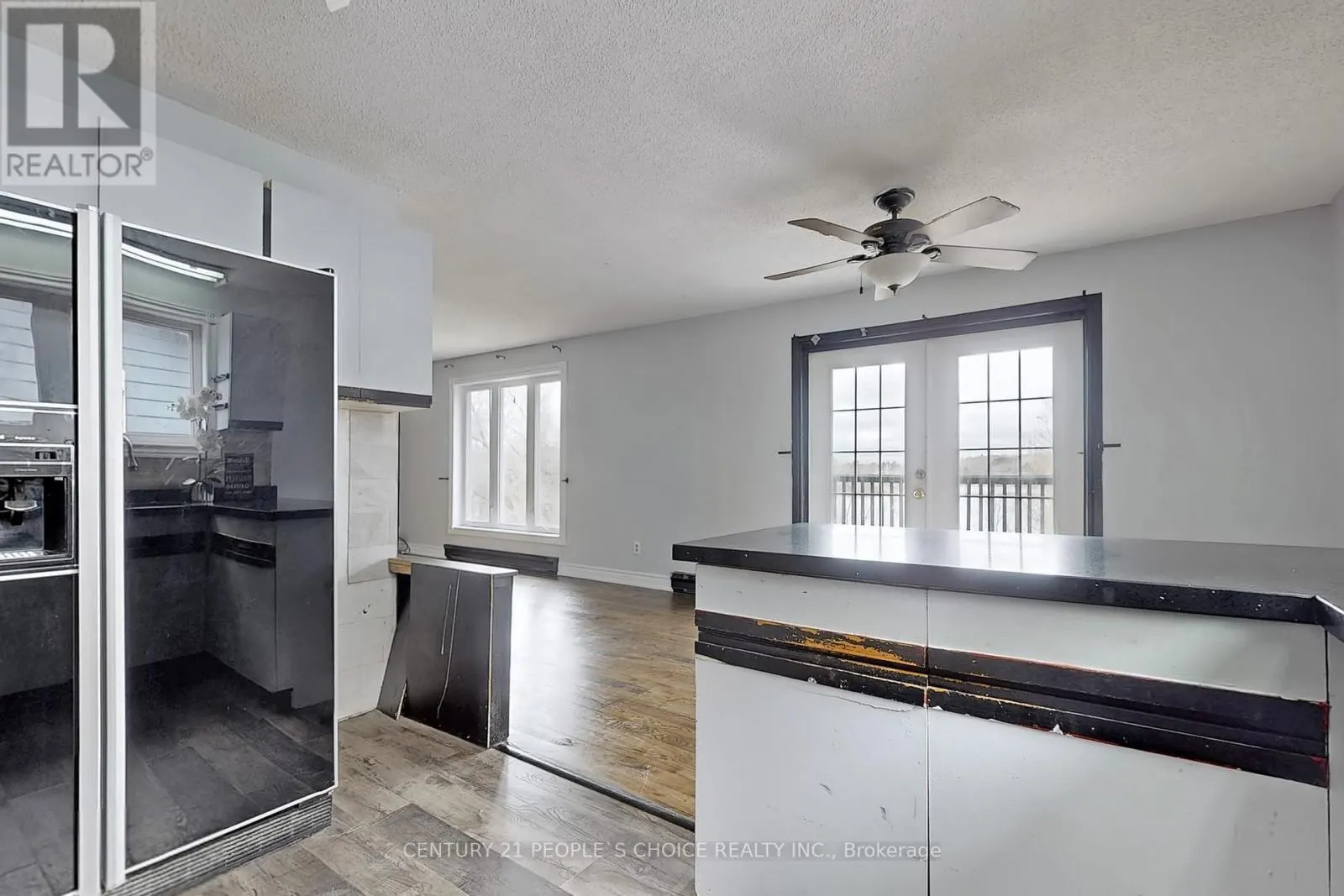 156 MAIN STREET W