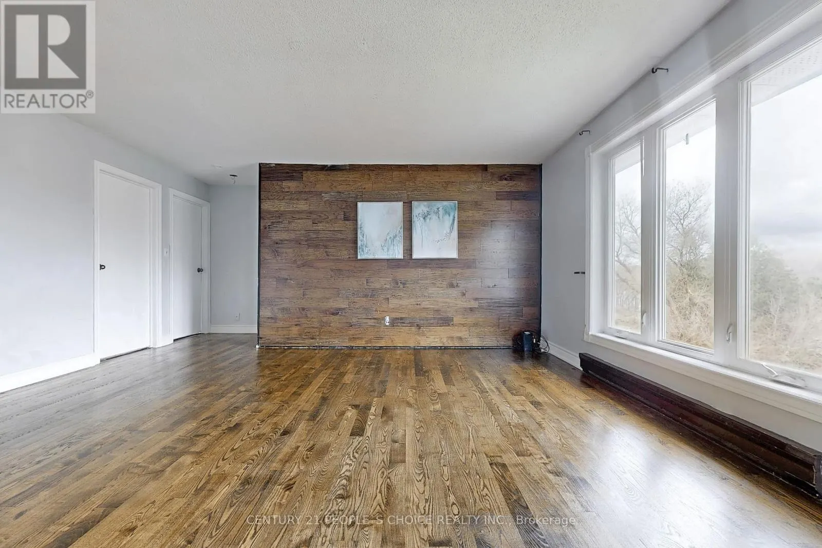 156 MAIN STREET W