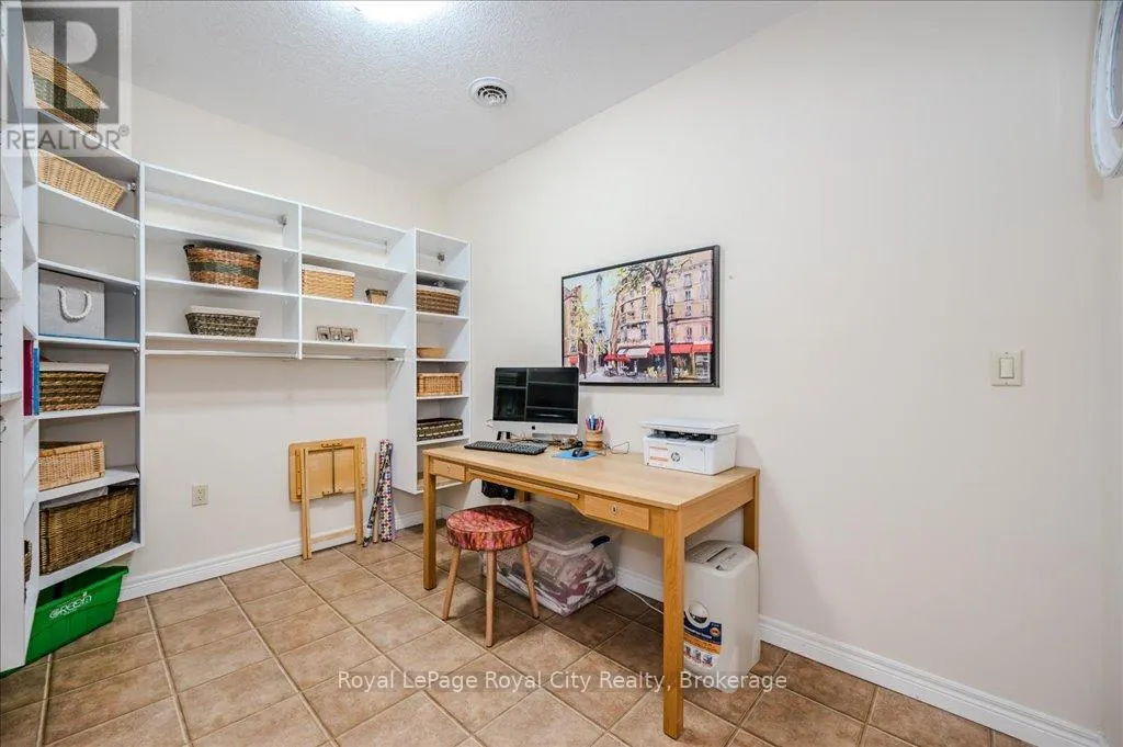 401 - 65 BAYBERRY DRIVE, #401