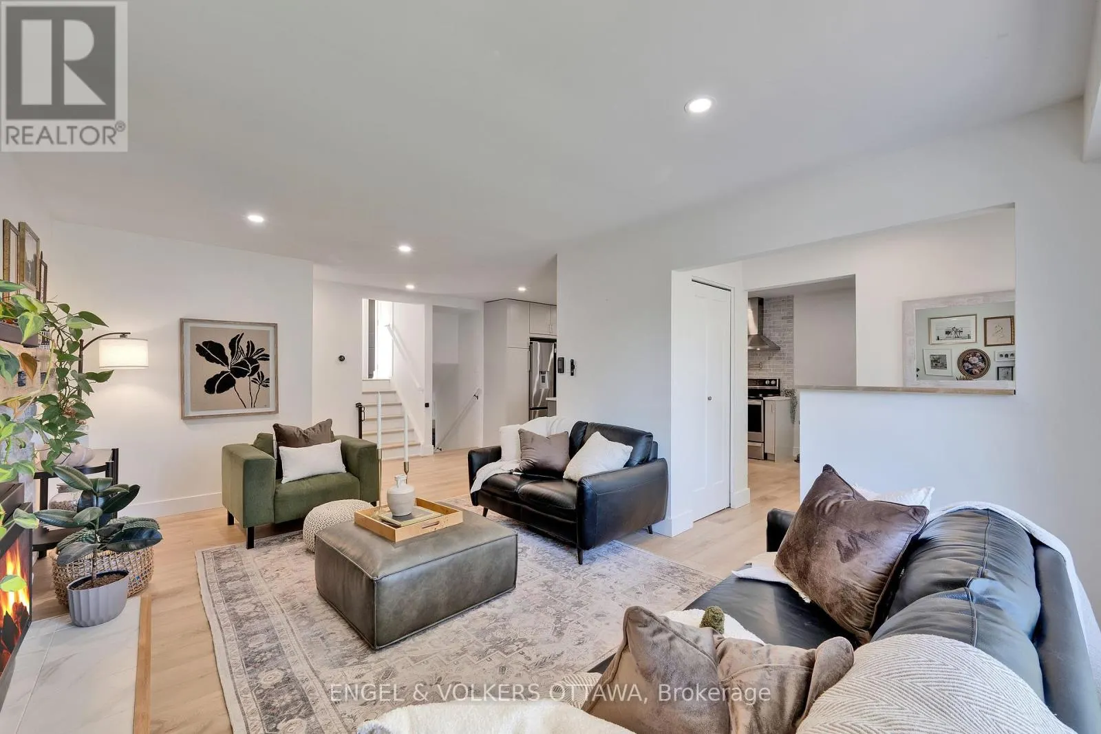 10 TANGLEWOOD DRIVE