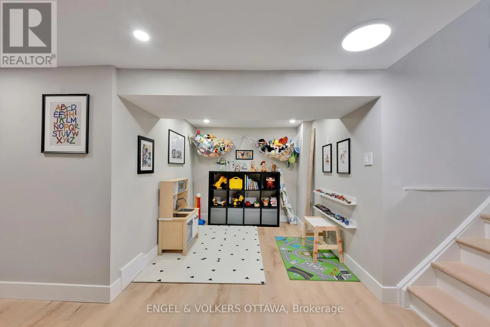 10 TANGLEWOOD DRIVE