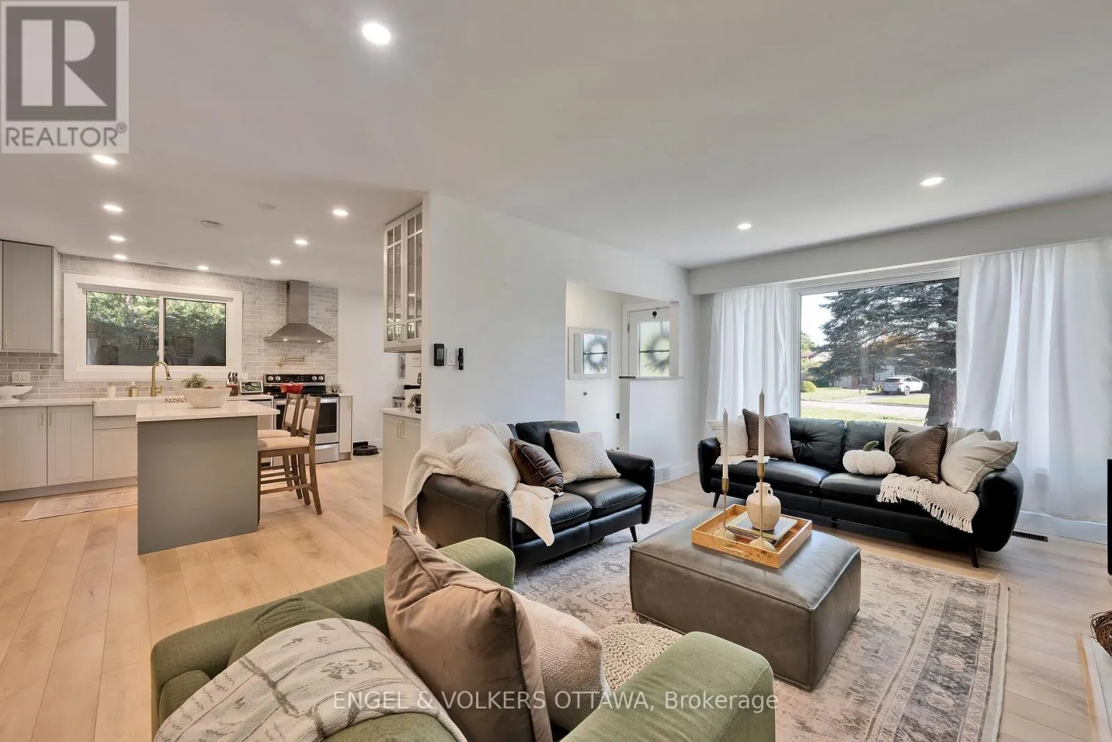 10 TANGLEWOOD DRIVE