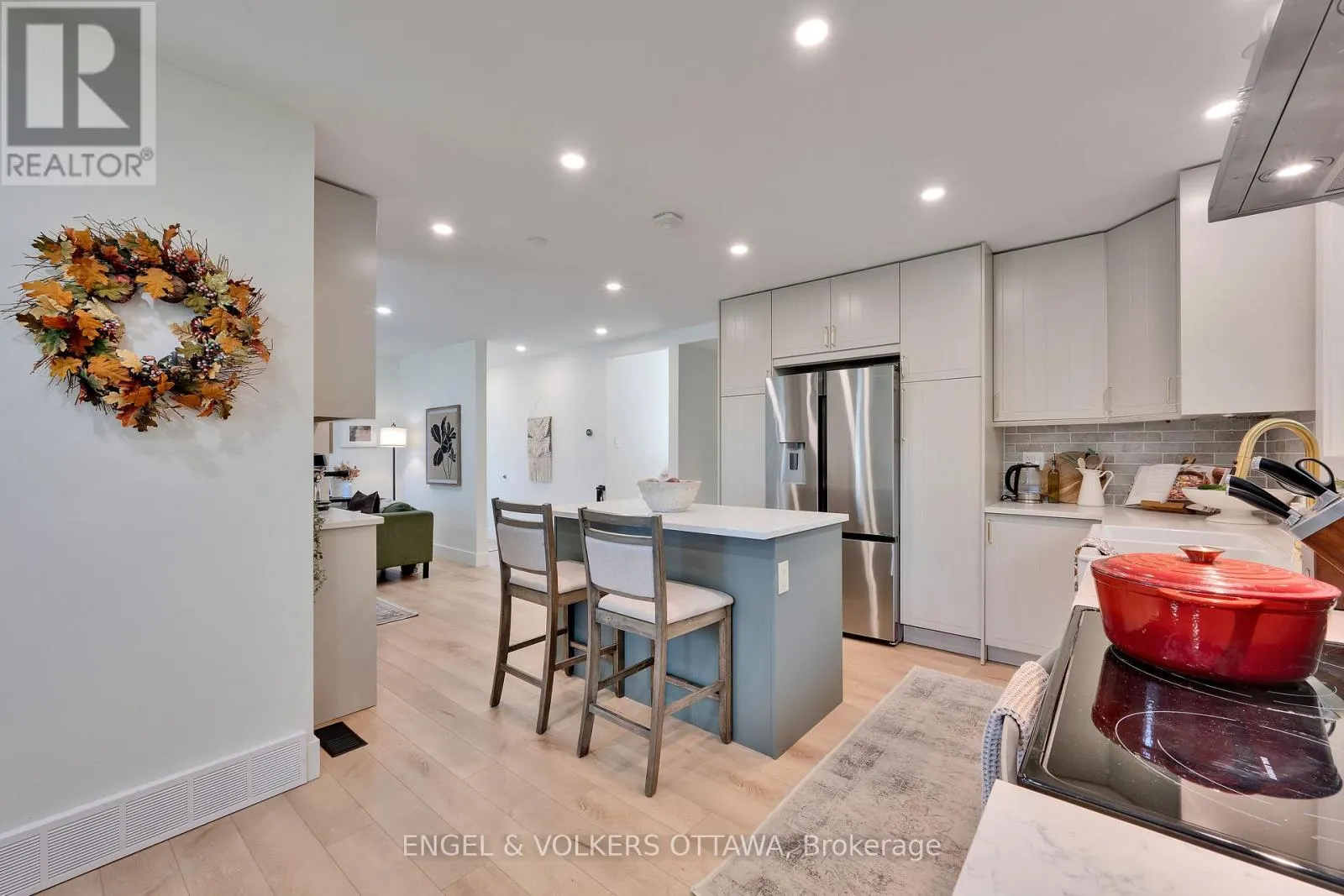 10 TANGLEWOOD DRIVE