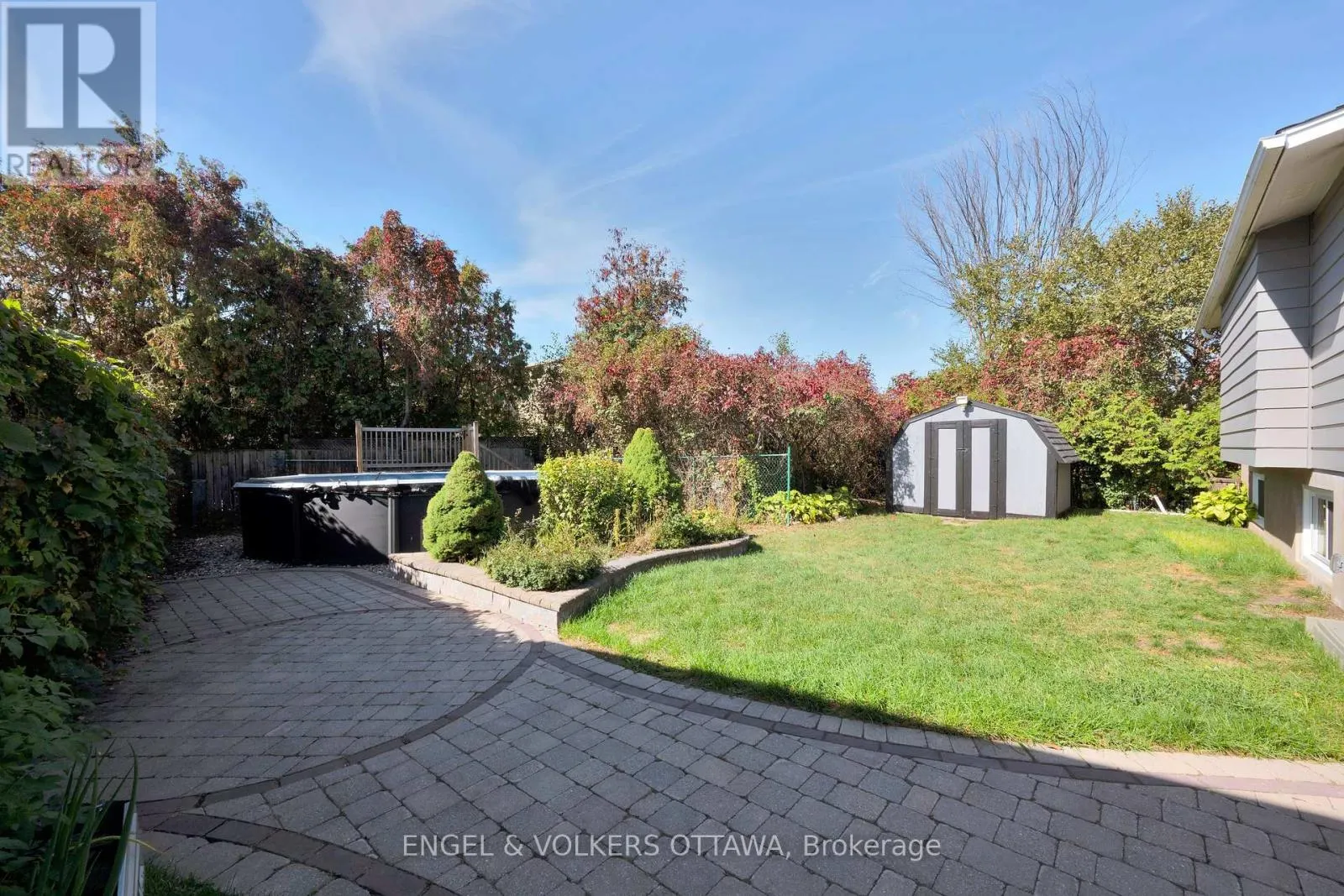 10 TANGLEWOOD DRIVE
