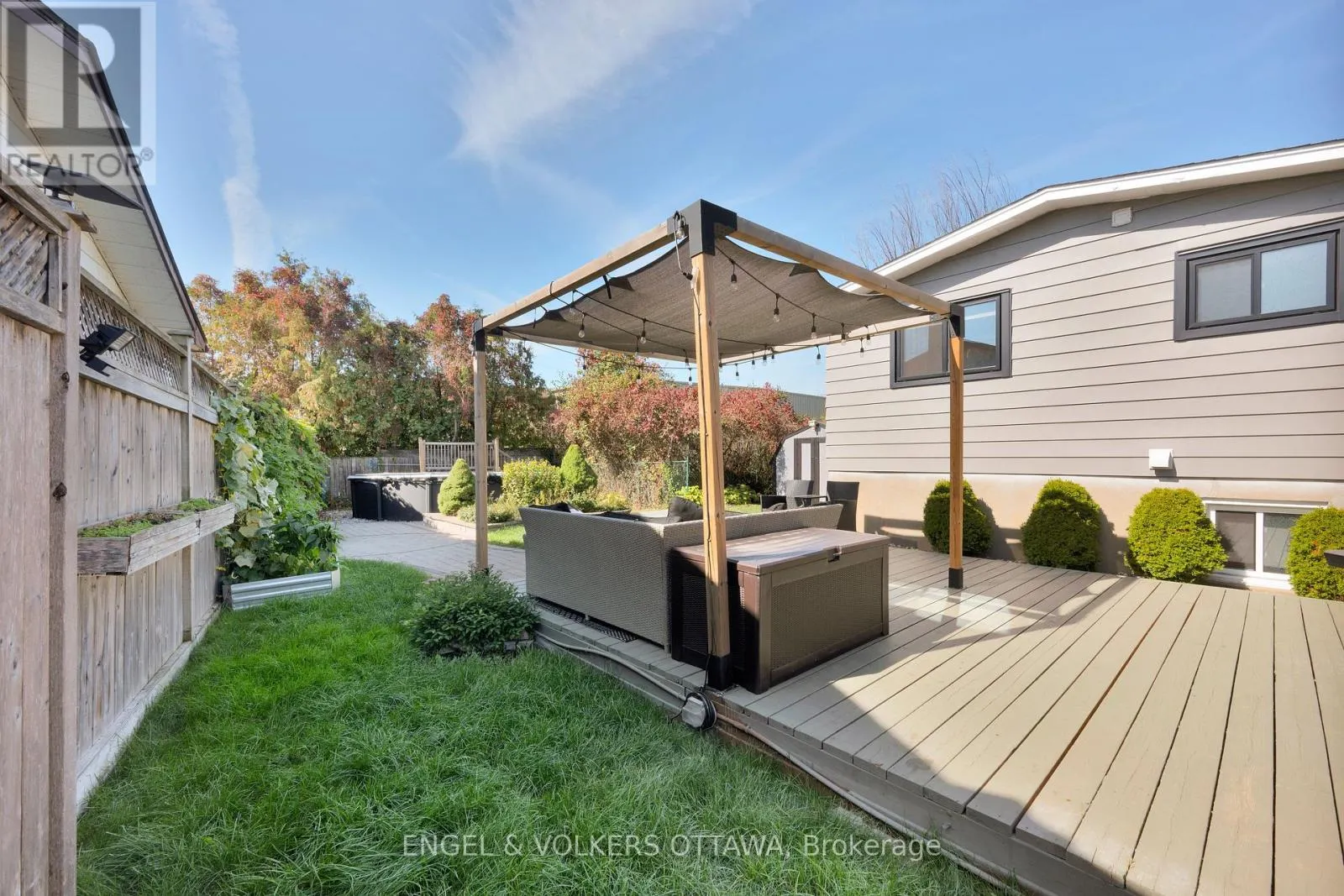10 TANGLEWOOD DRIVE