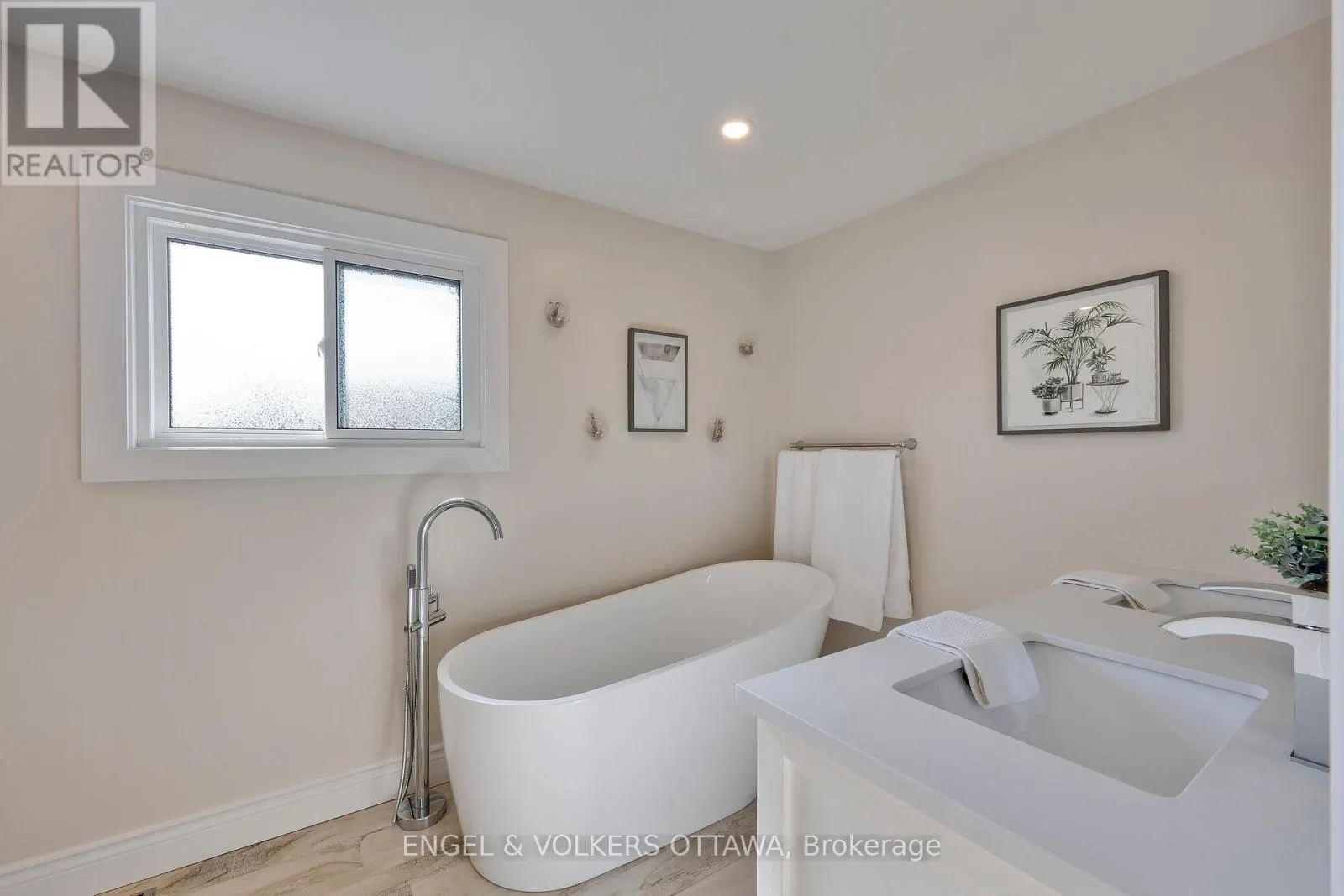 10 TANGLEWOOD DRIVE