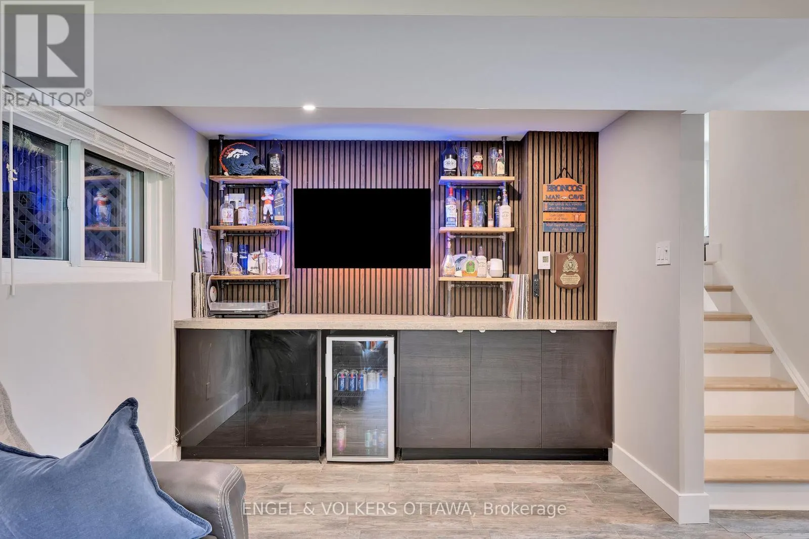 10 TANGLEWOOD DRIVE