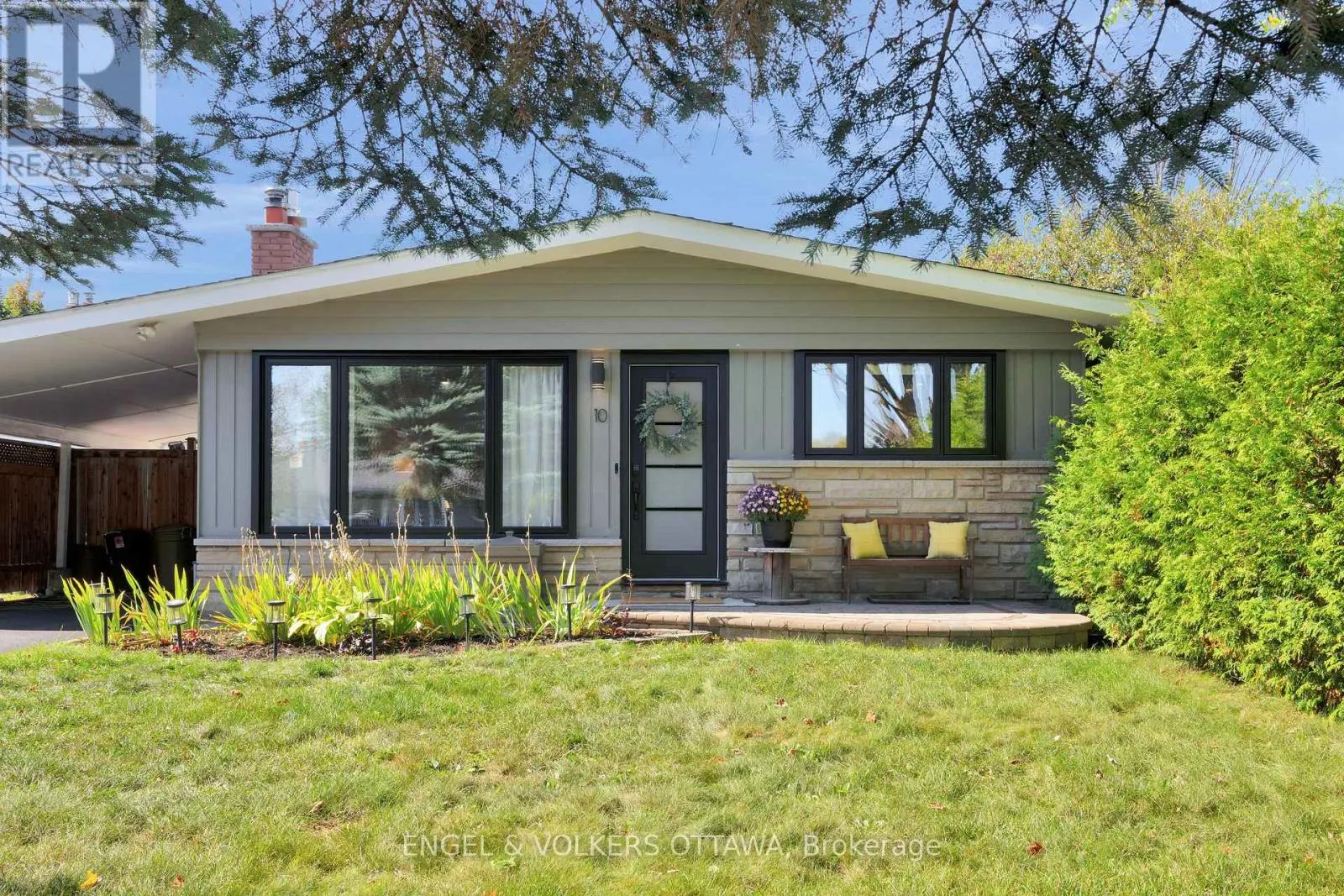 10 TANGLEWOOD DRIVE