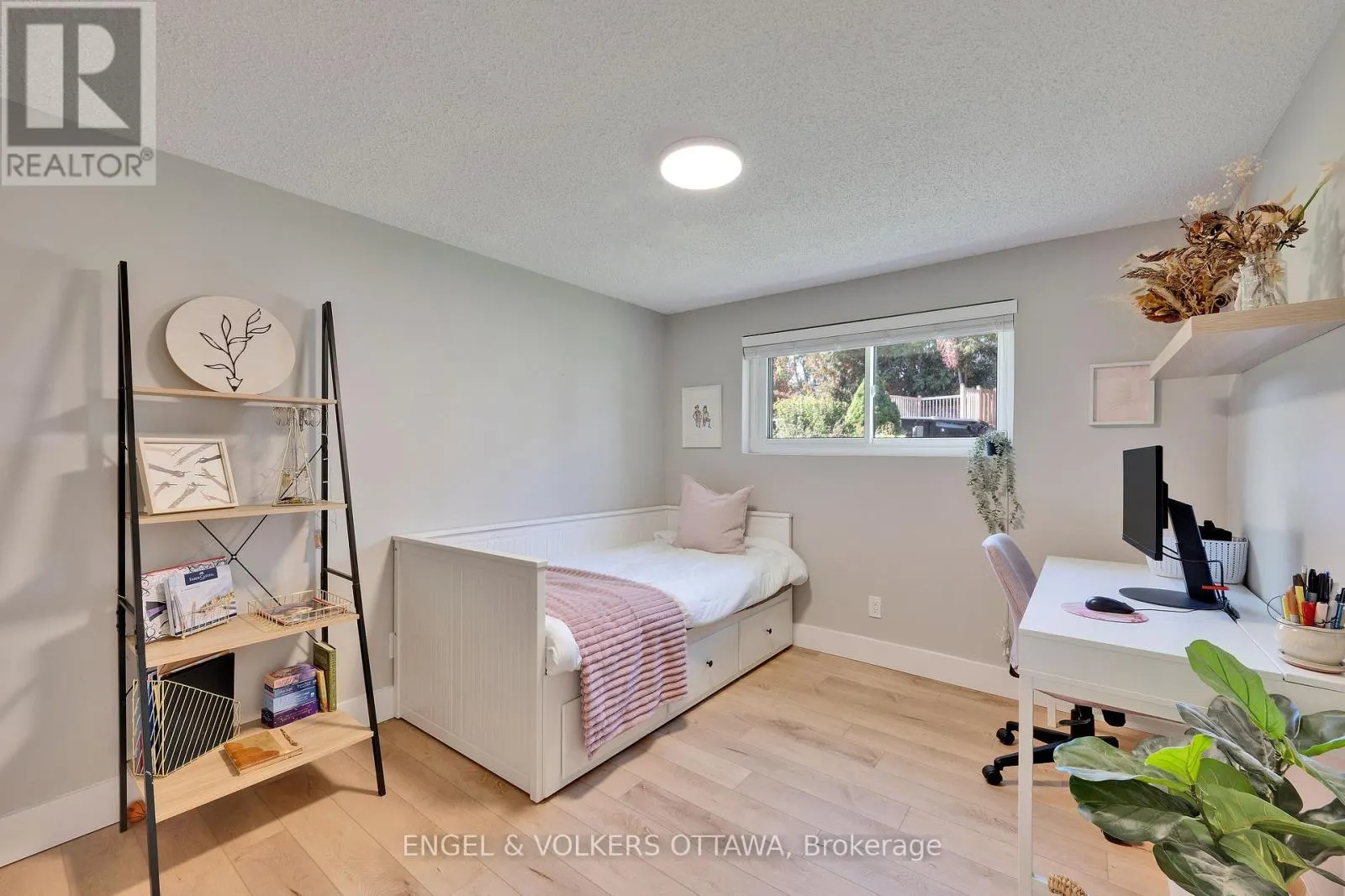 10 TANGLEWOOD DRIVE
