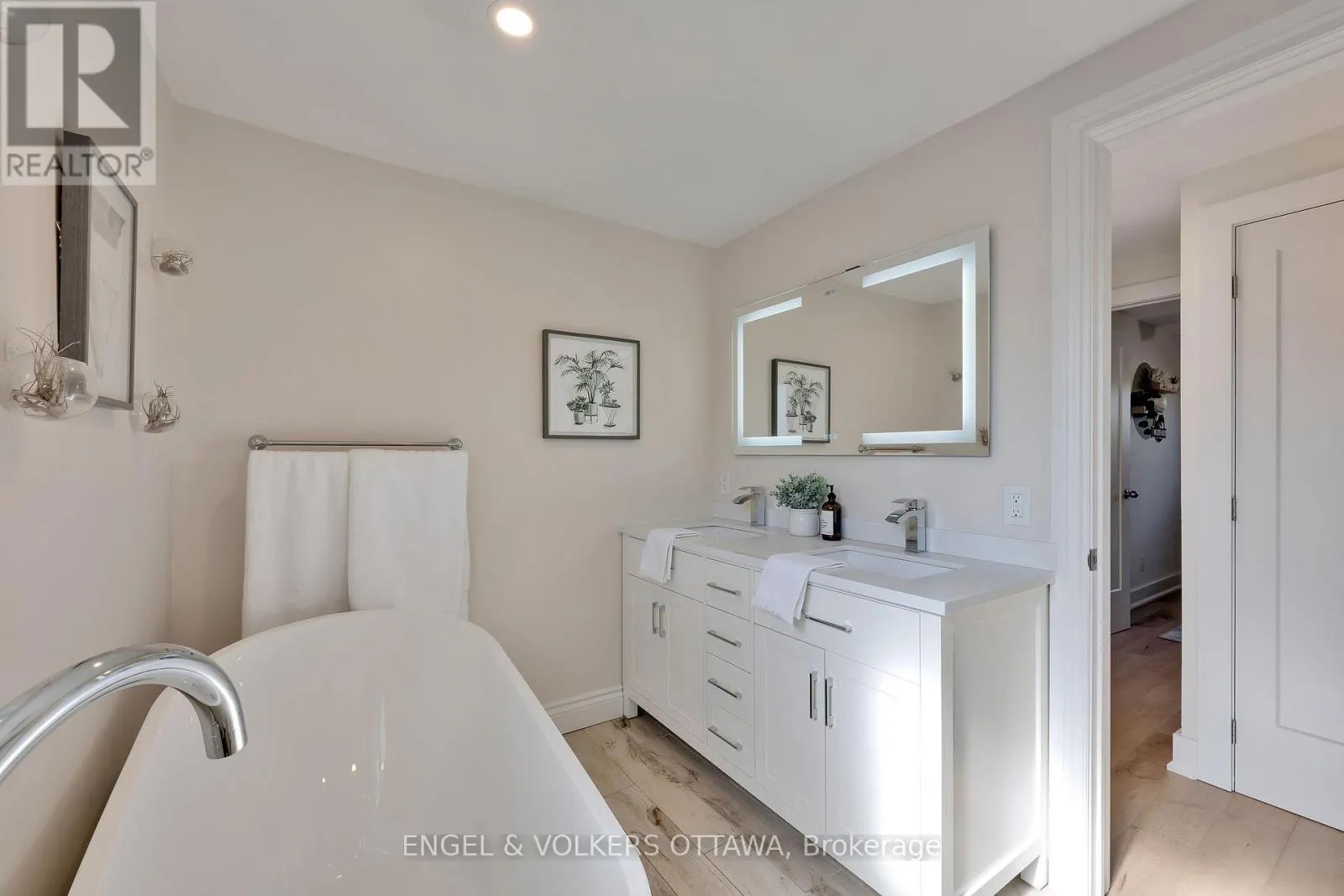 10 TANGLEWOOD DRIVE