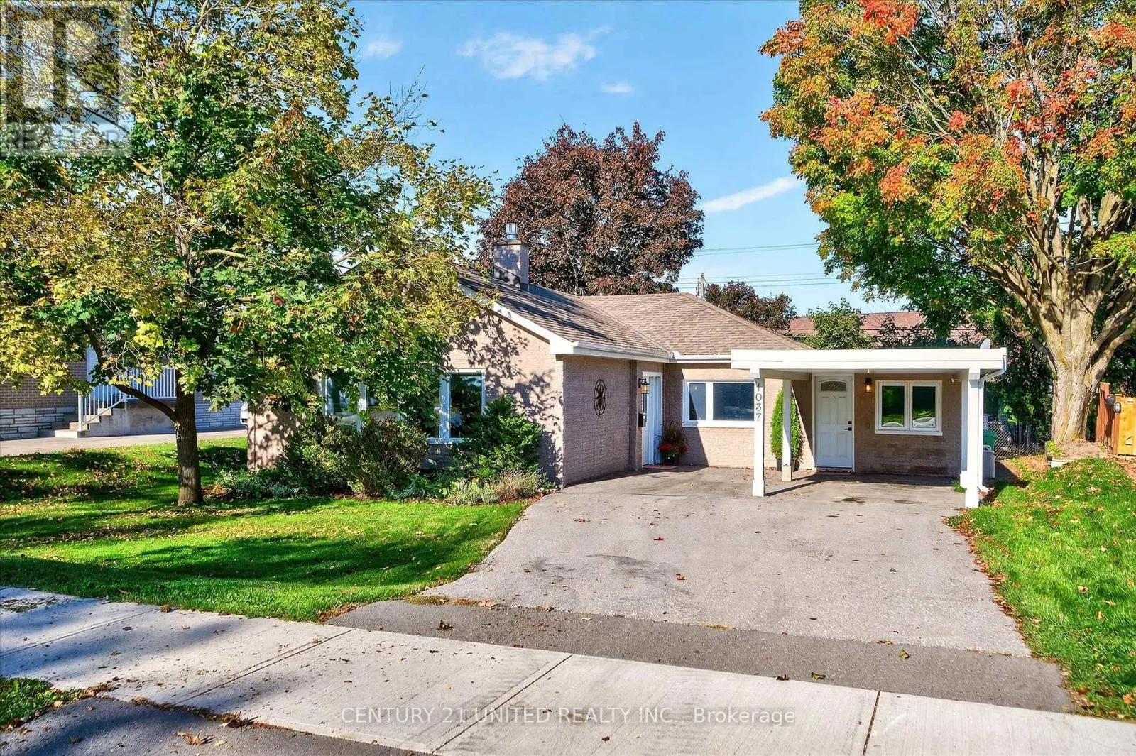 1037 GLEBEMOUNT CRESCENT