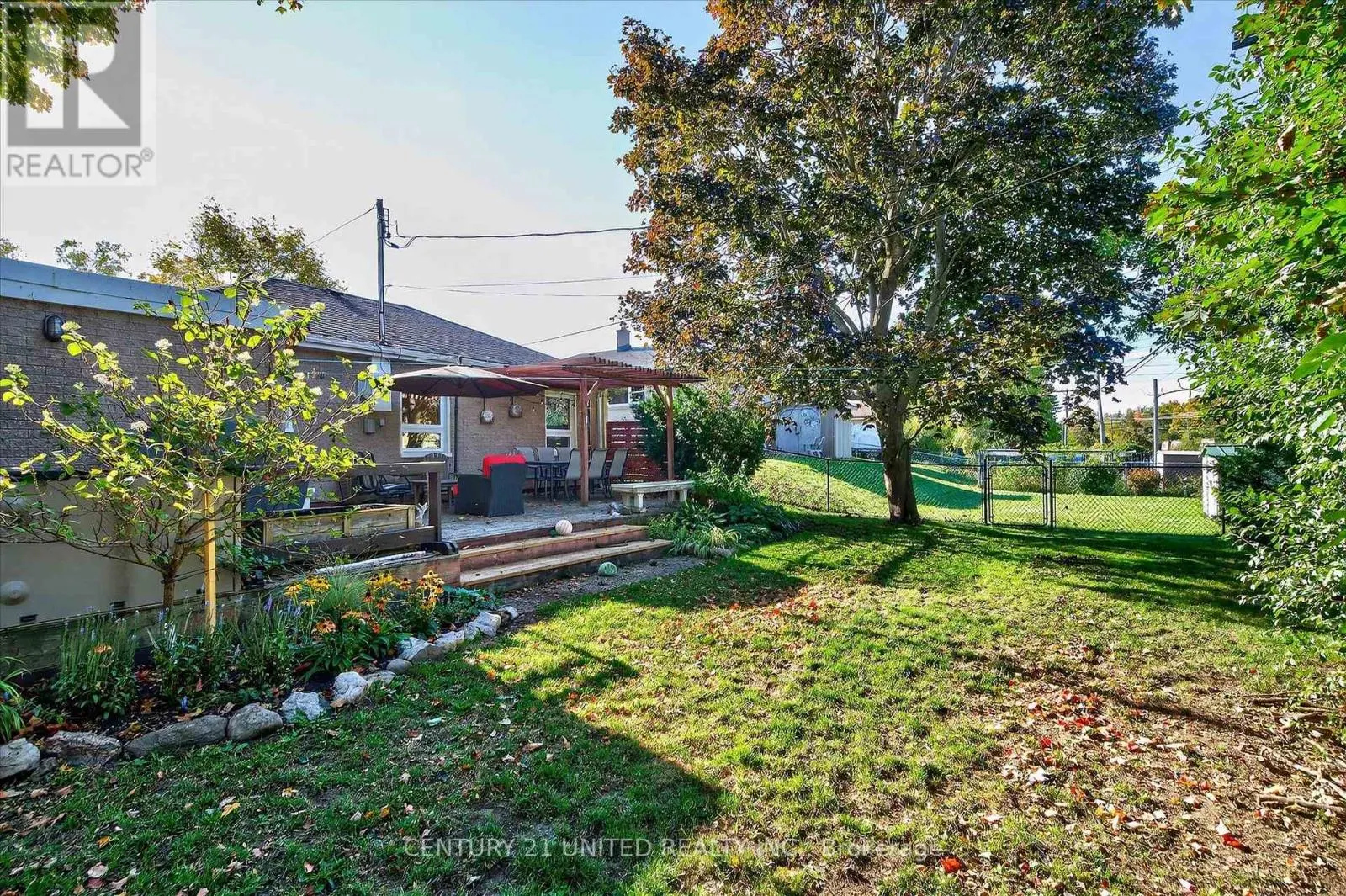 1037 GLEBEMOUNT CRESCENT