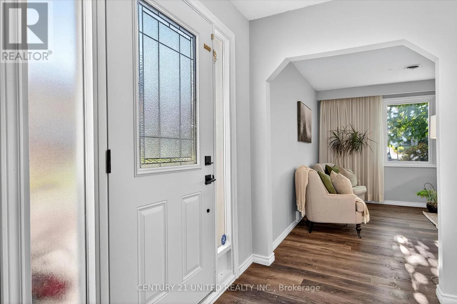 1037 GLEBEMOUNT CRESCENT