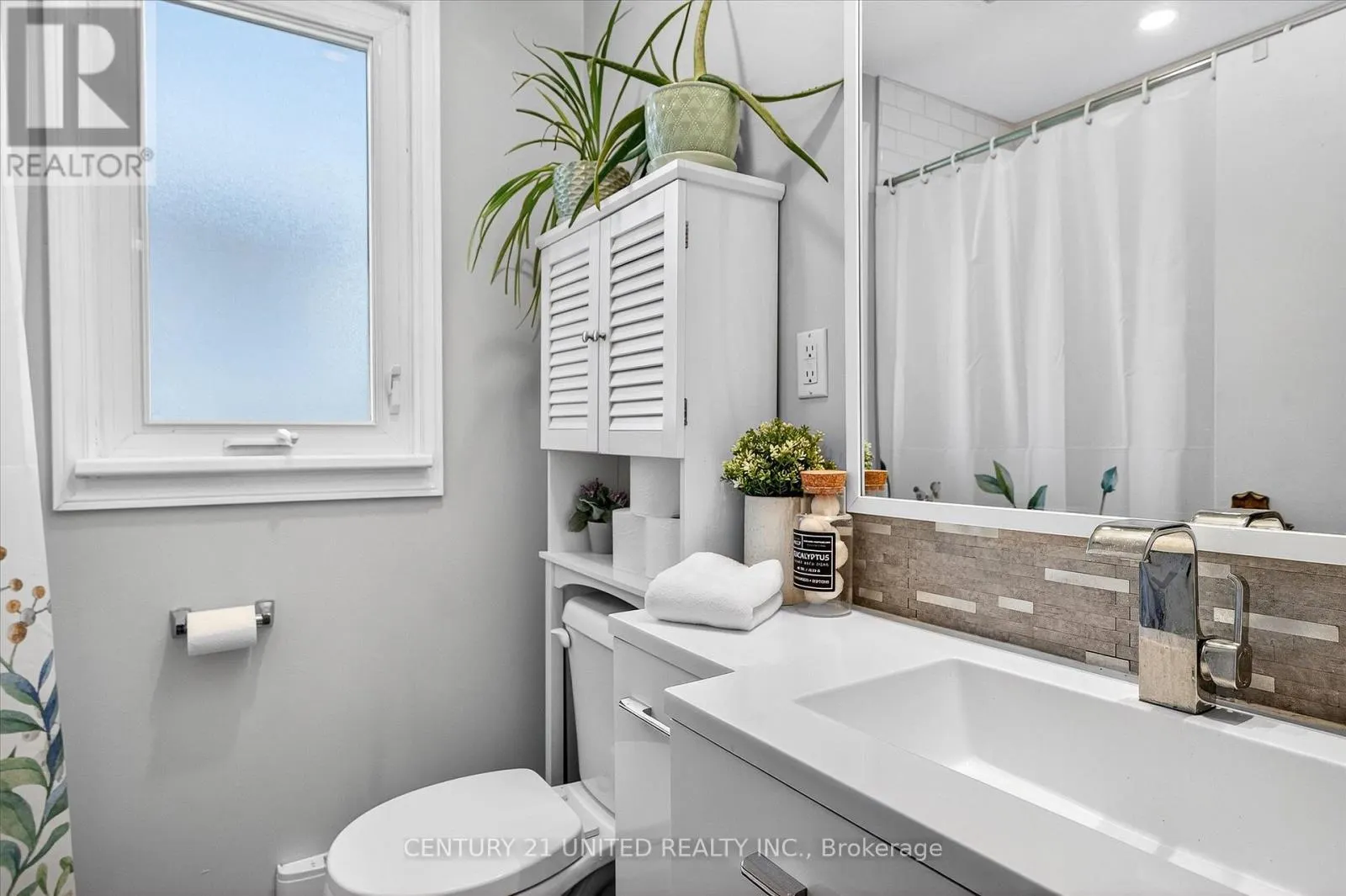 1037 GLEBEMOUNT CRESCENT
