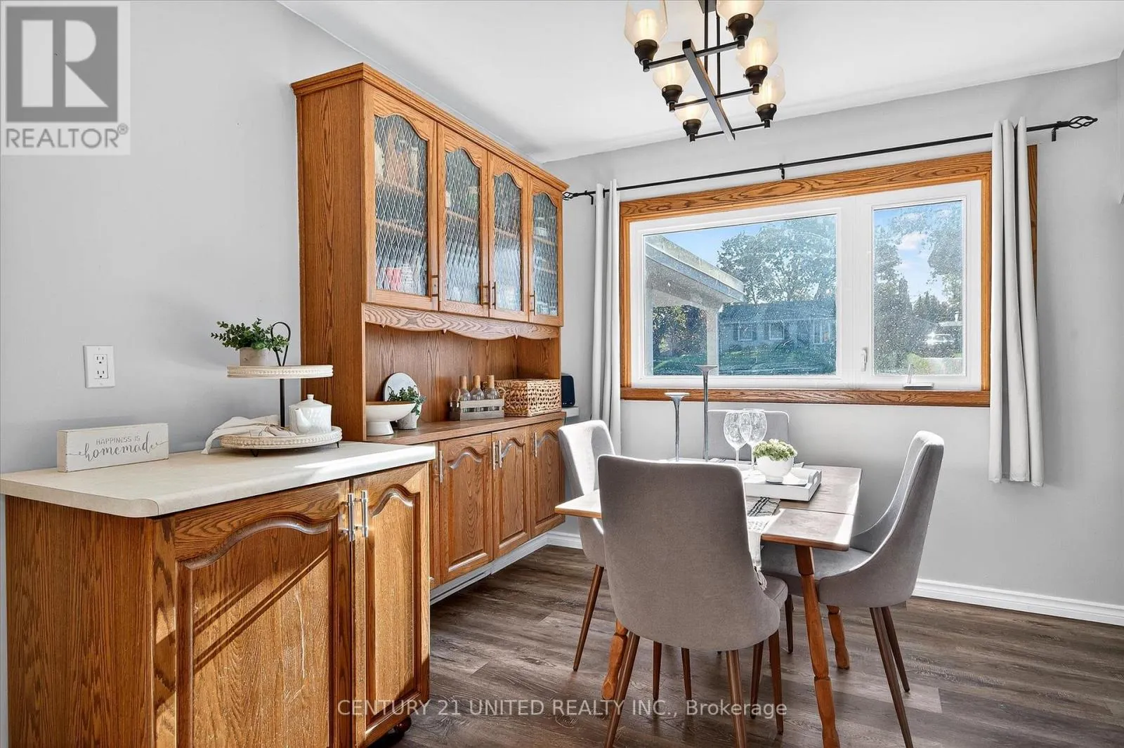 1037 GLEBEMOUNT CRESCENT