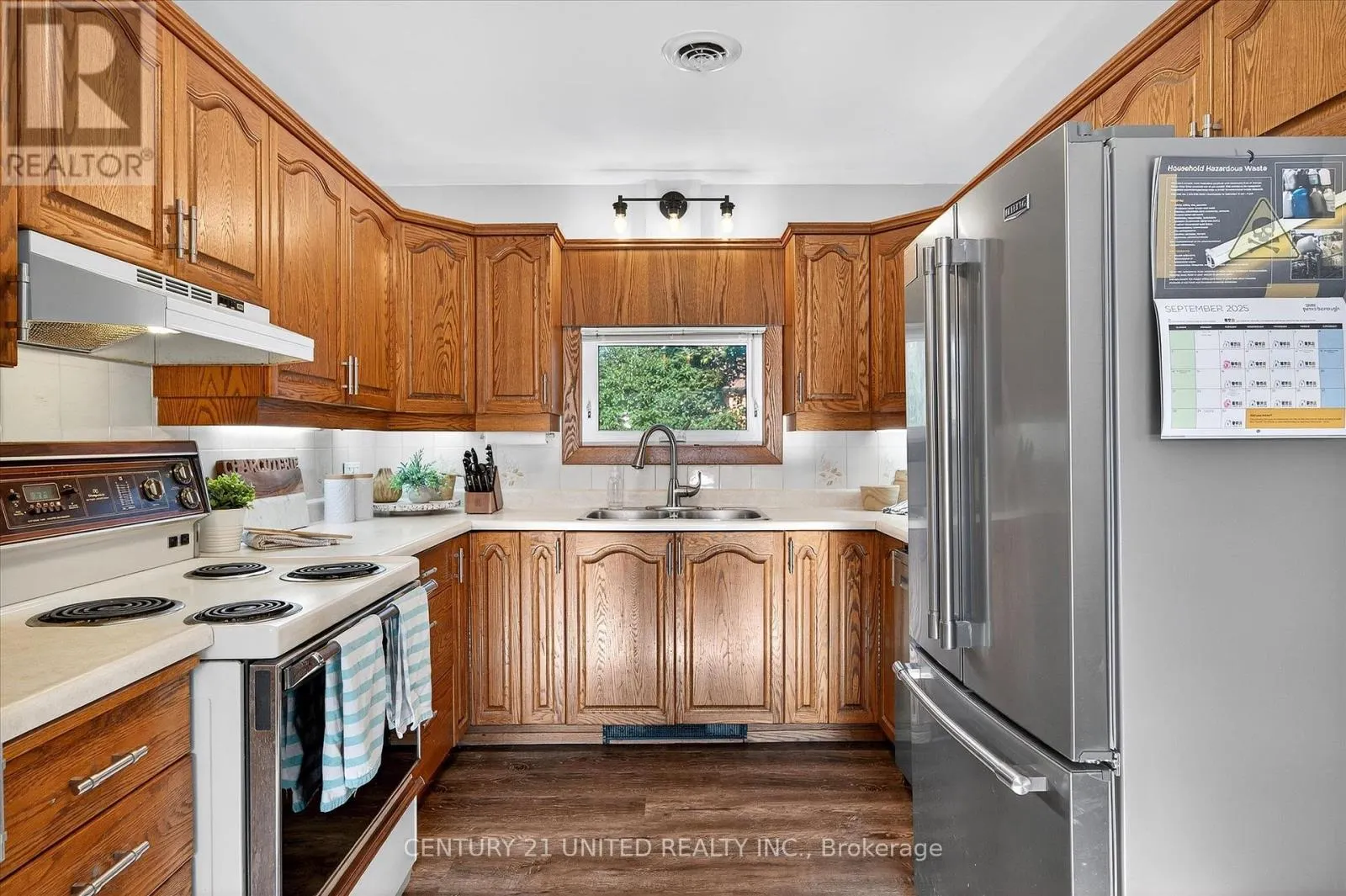 1037 GLEBEMOUNT CRESCENT