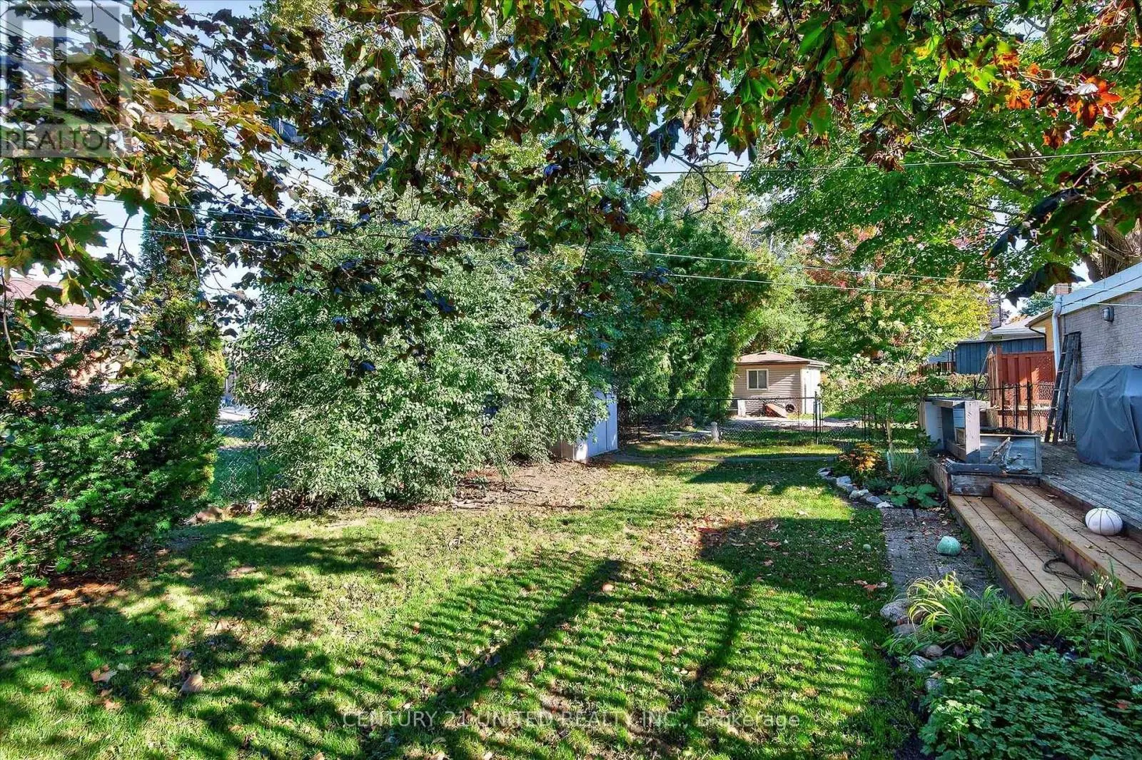 1037 GLEBEMOUNT CRESCENT