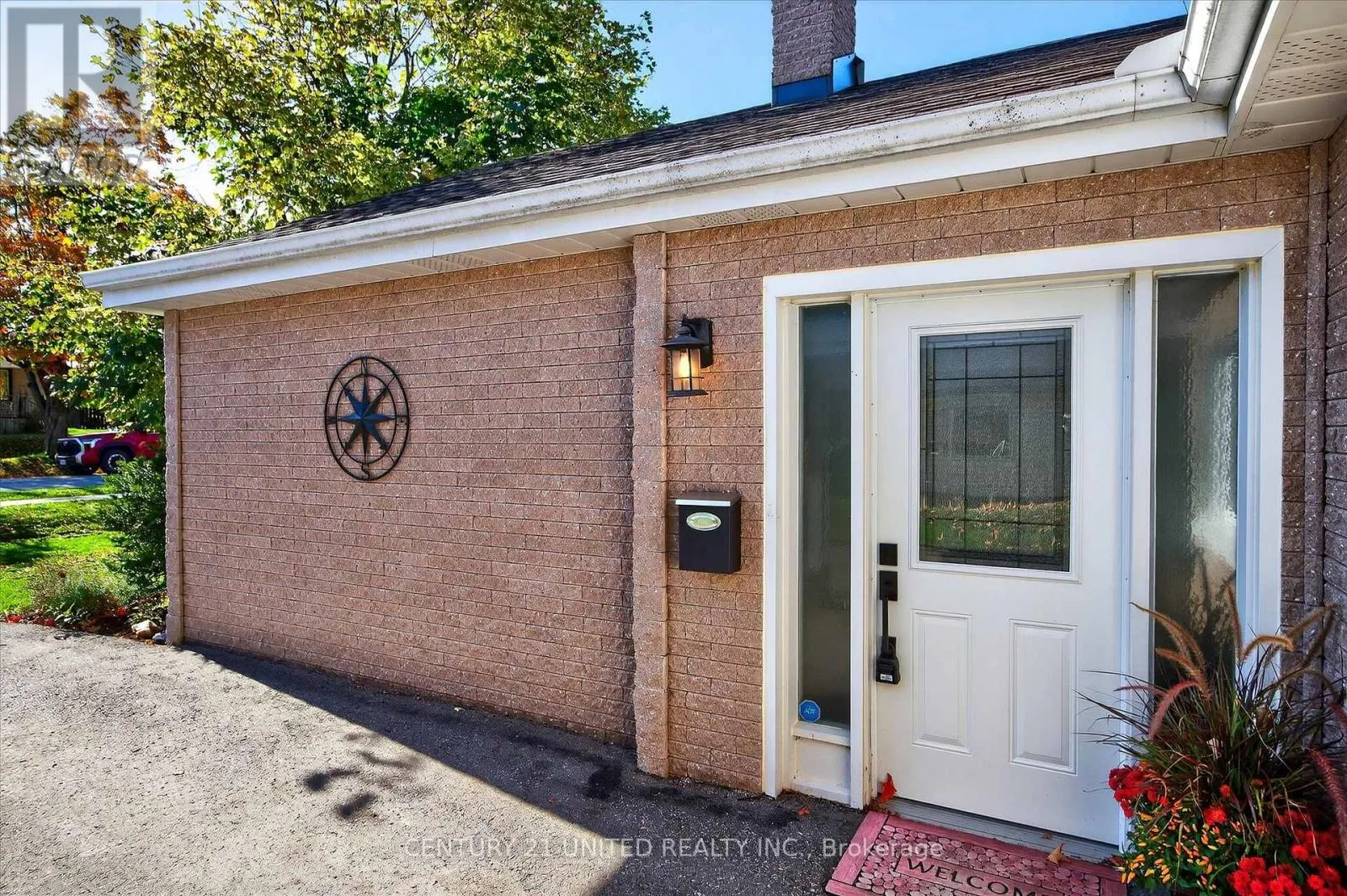 1037 GLEBEMOUNT CRESCENT