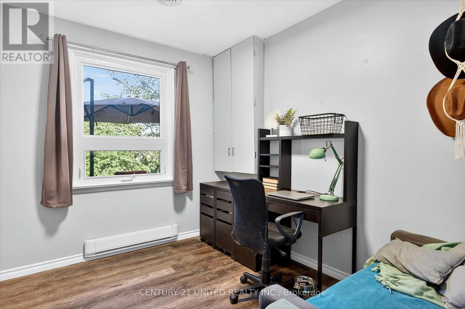 1037 GLEBEMOUNT CRESCENT