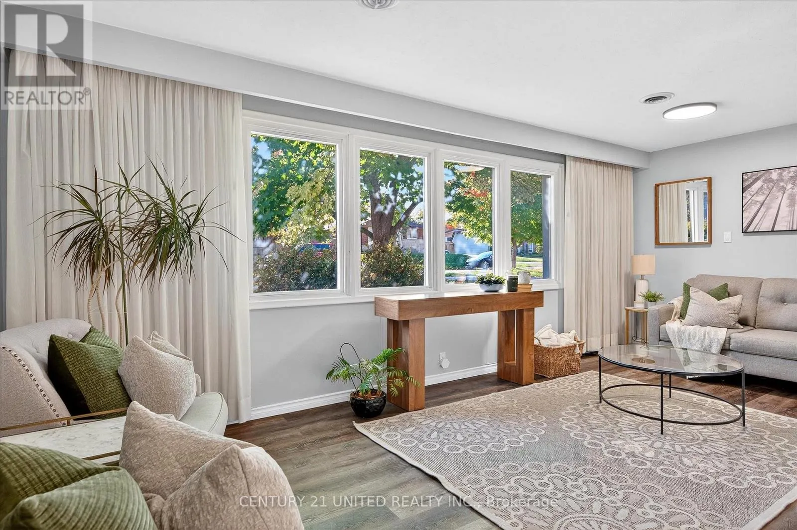 1037 GLEBEMOUNT CRESCENT