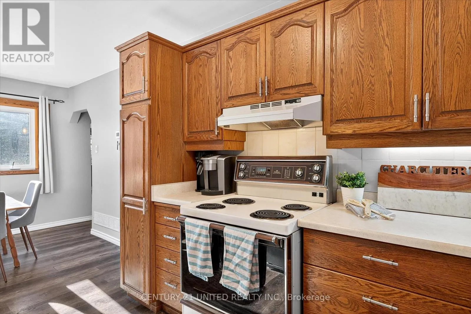 1037 GLEBEMOUNT CRESCENT