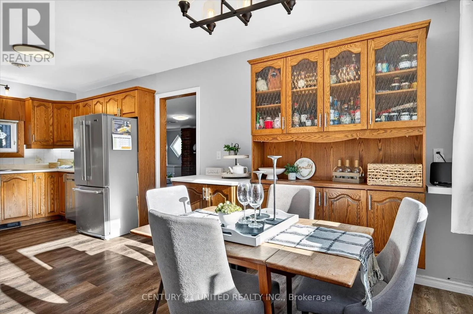 1037 GLEBEMOUNT CRESCENT