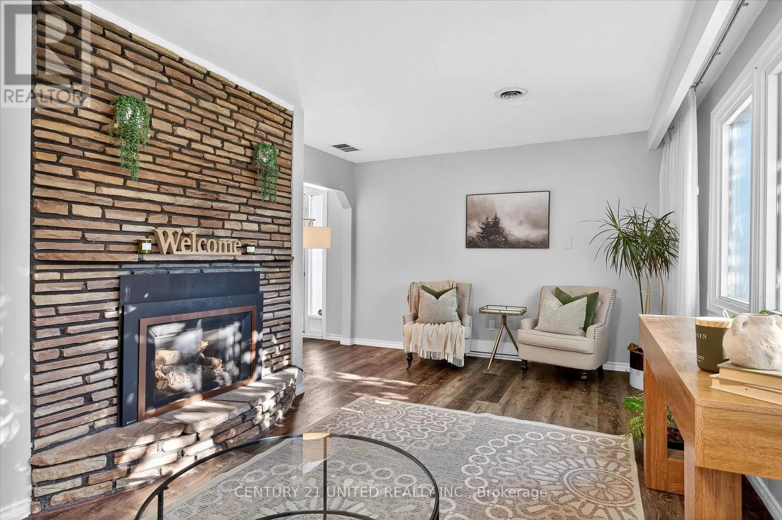 1037 GLEBEMOUNT CRESCENT