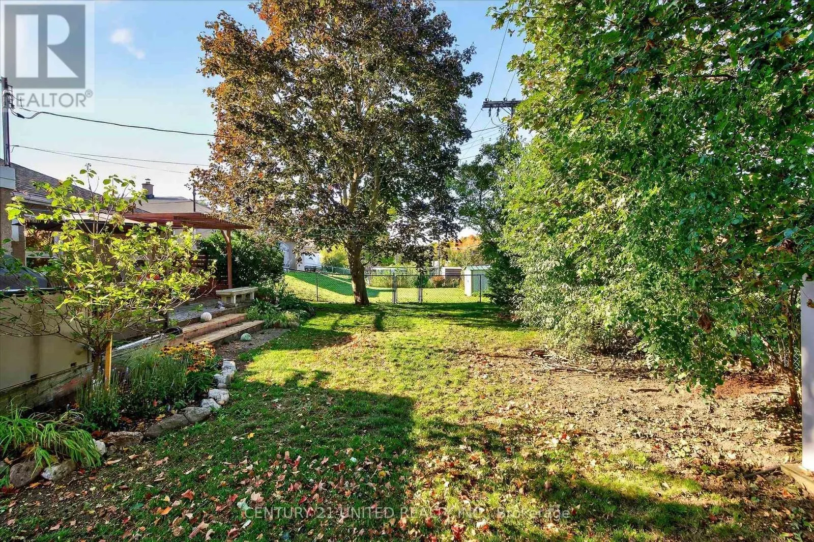1037 GLEBEMOUNT CRESCENT