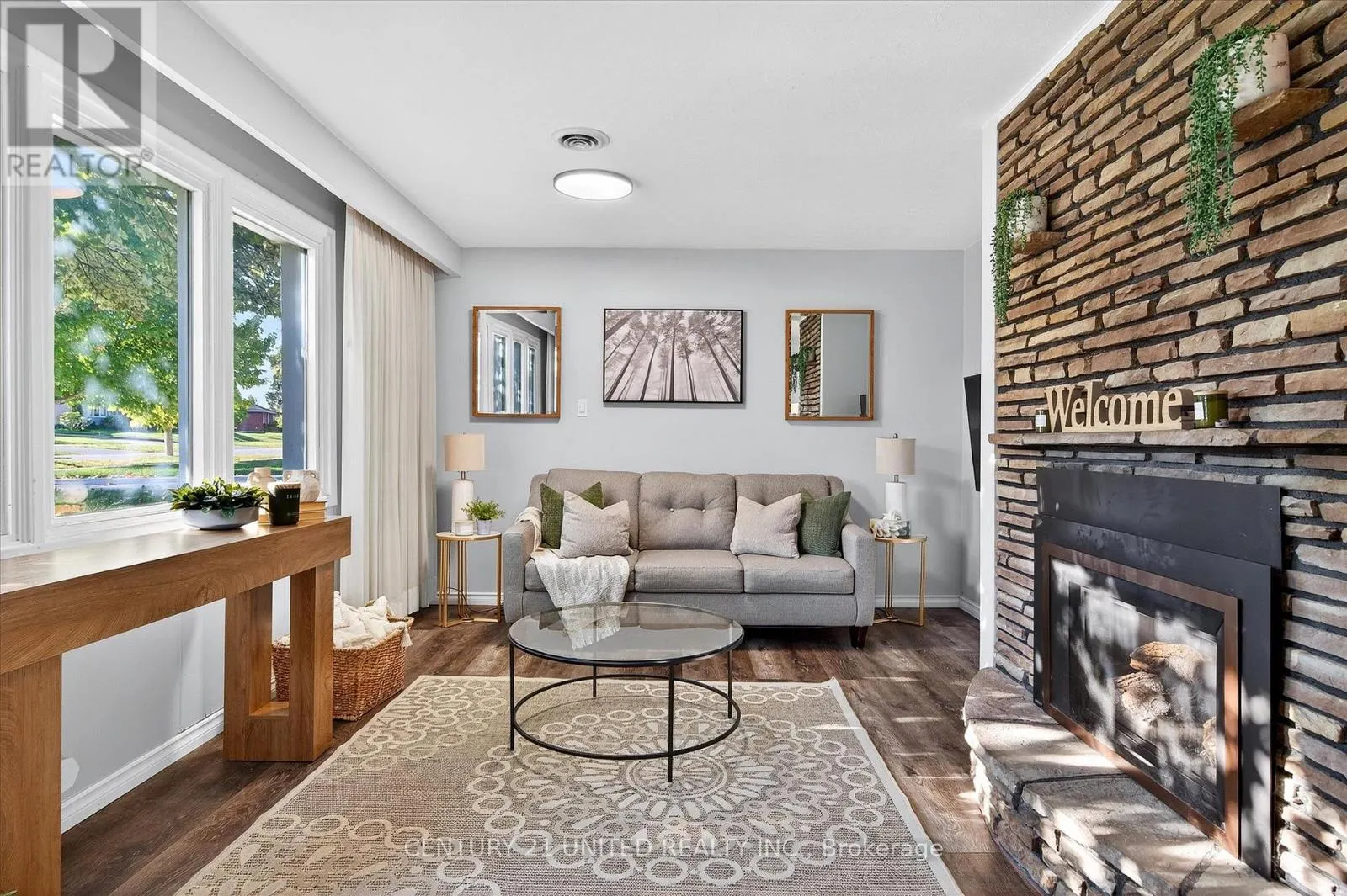 1037 GLEBEMOUNT CRESCENT