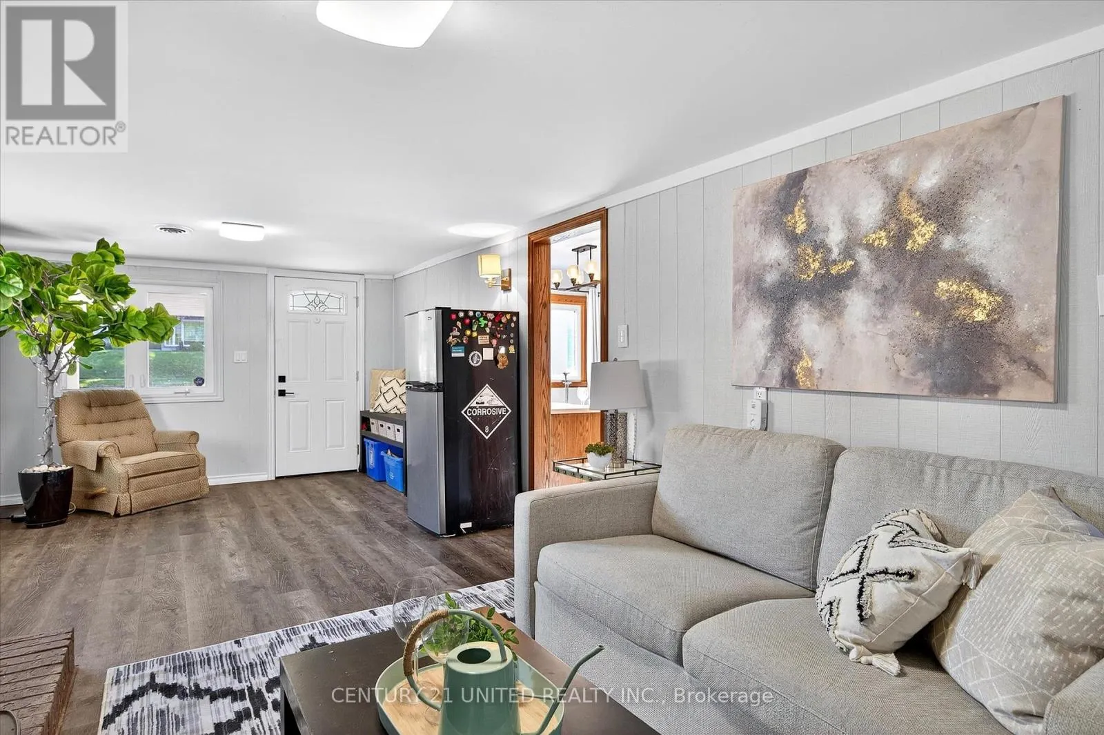 1037 GLEBEMOUNT CRESCENT