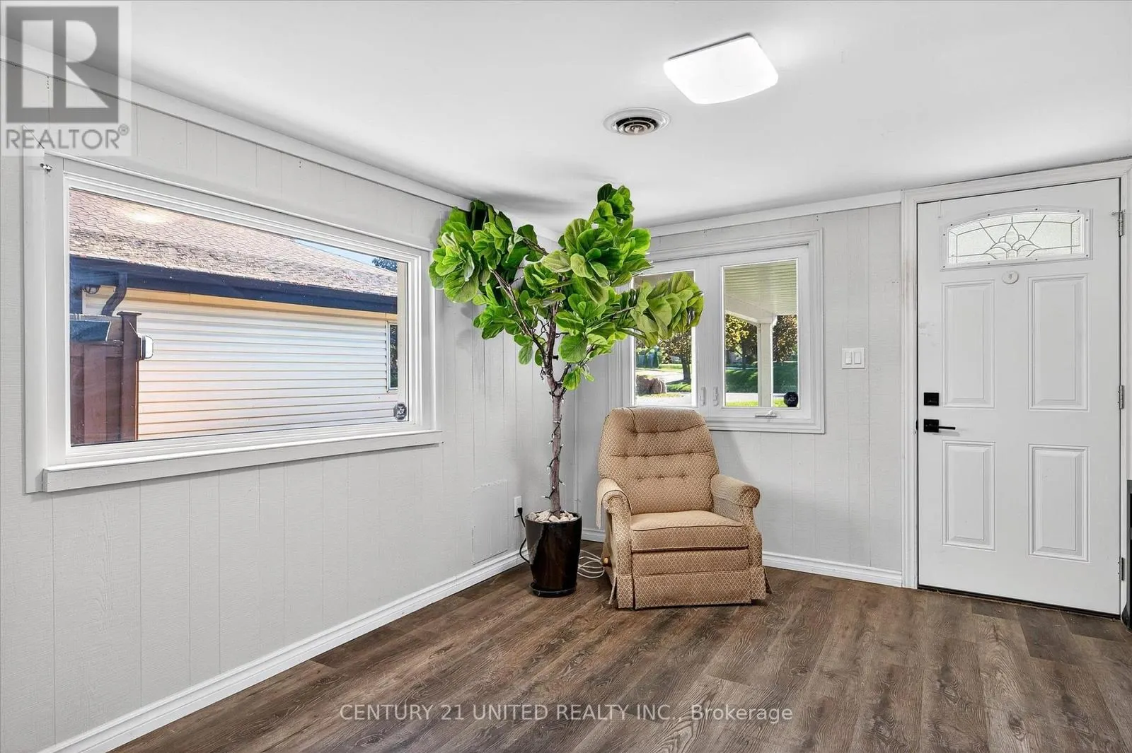 1037 GLEBEMOUNT CRESCENT