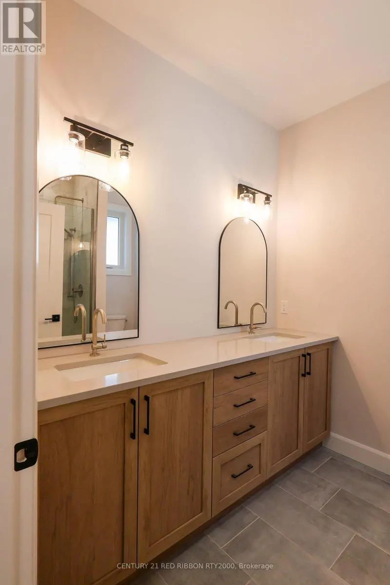 22 - 430 HEAD STREET N, #22