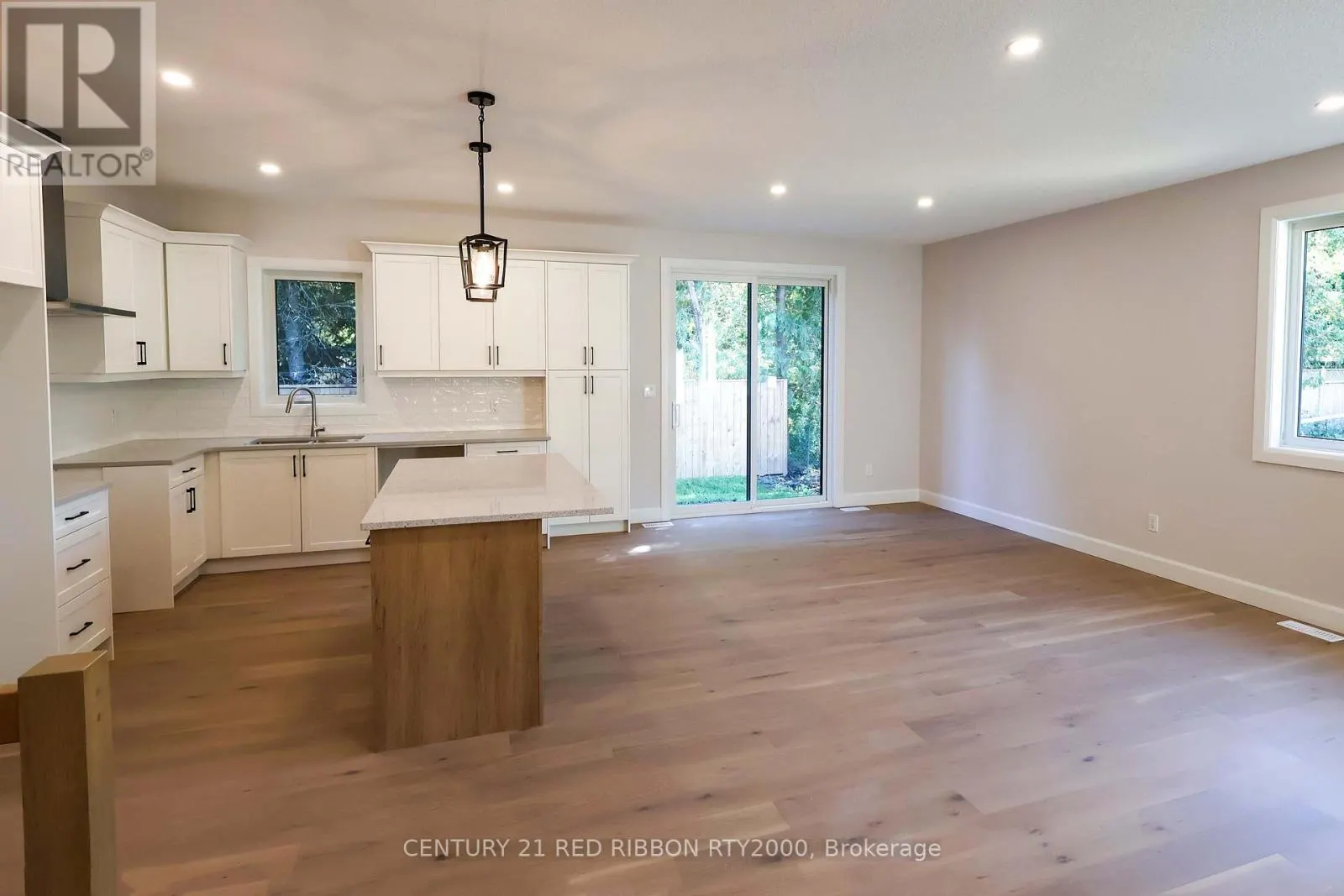 22 - 430 HEAD STREET N, #22