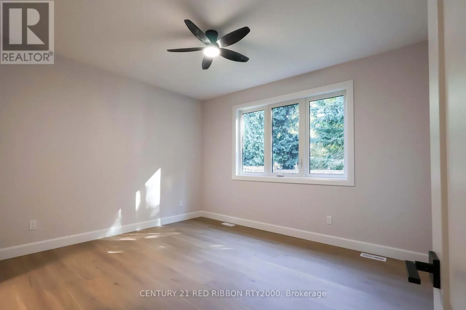 22 - 430 HEAD STREET N, #22