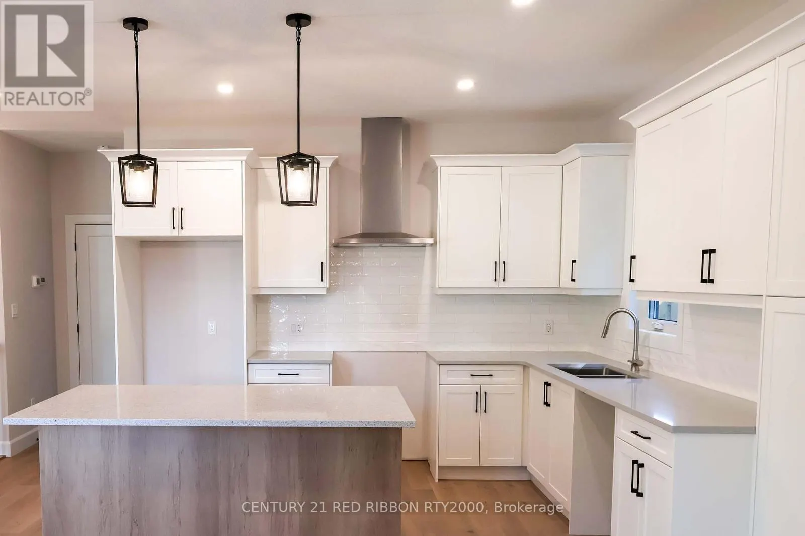 22 - 430 HEAD STREET N, #22