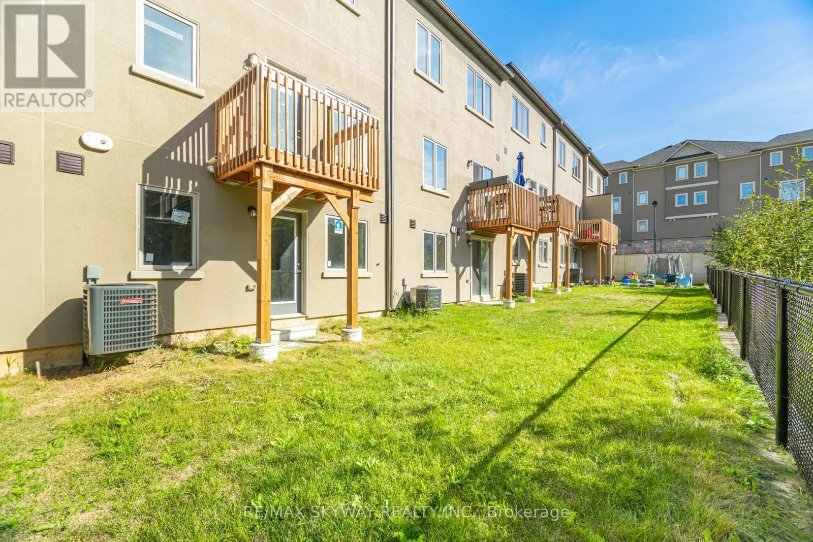 102 - 305 GARNER ROAD W