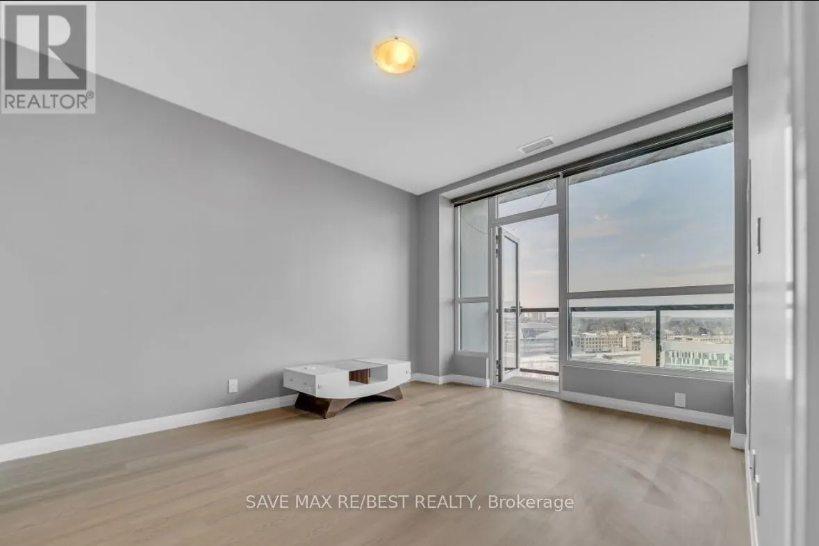 1402 - 104 GARMENT STREET