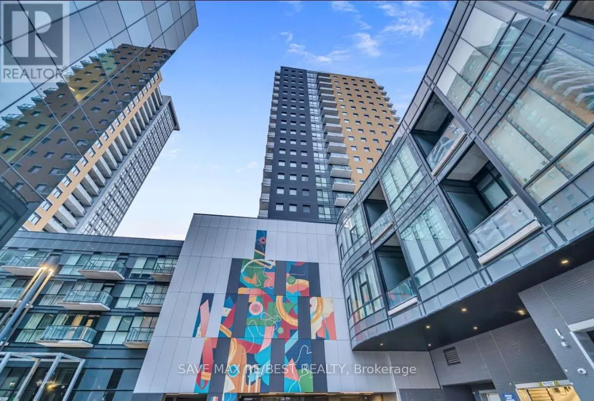 1402 - 104 GARMENT STREET