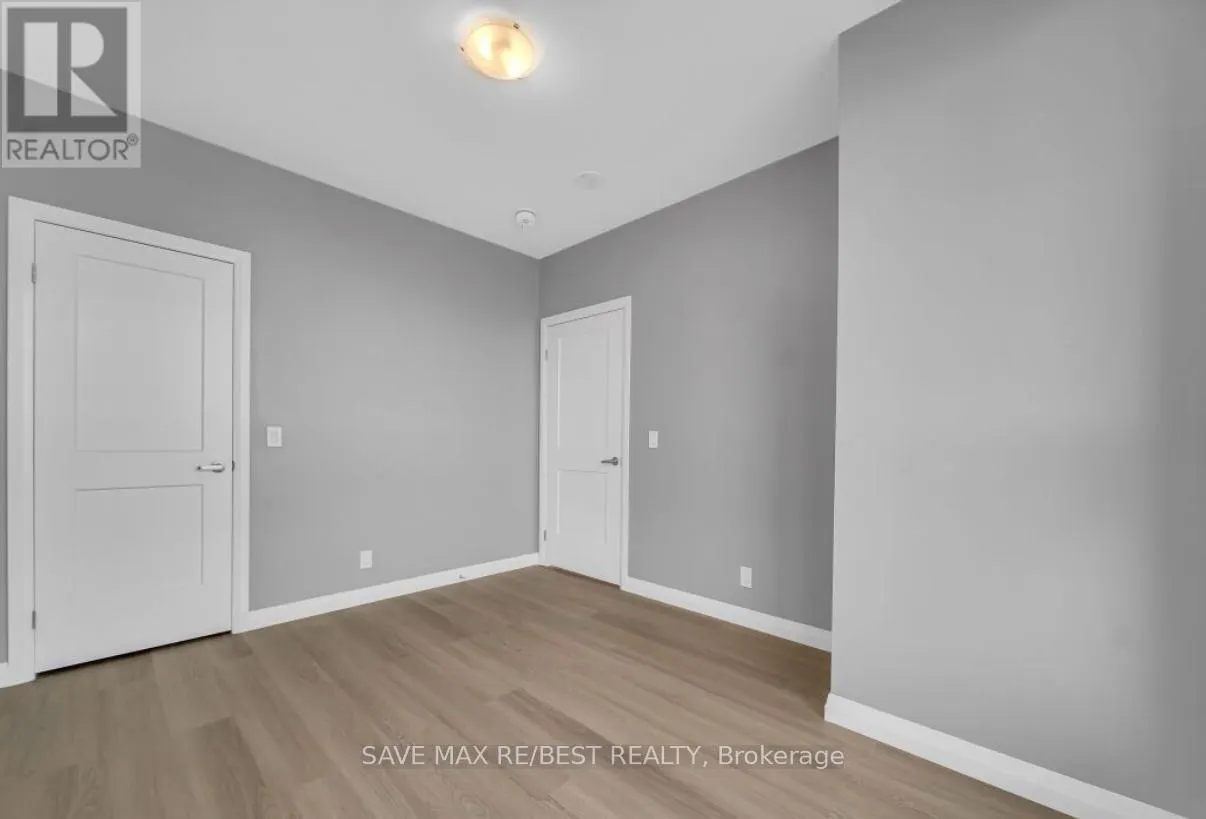 1402 - 104 GARMENT STREET