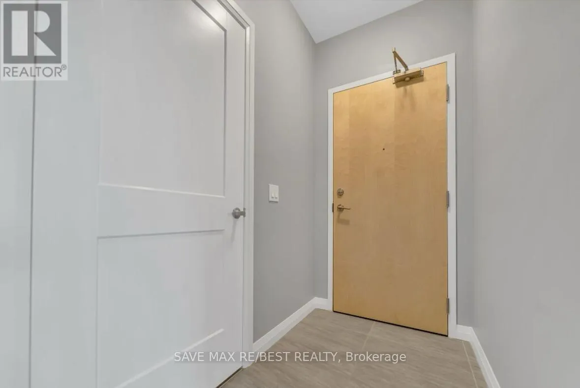 1402 - 104 GARMENT STREET