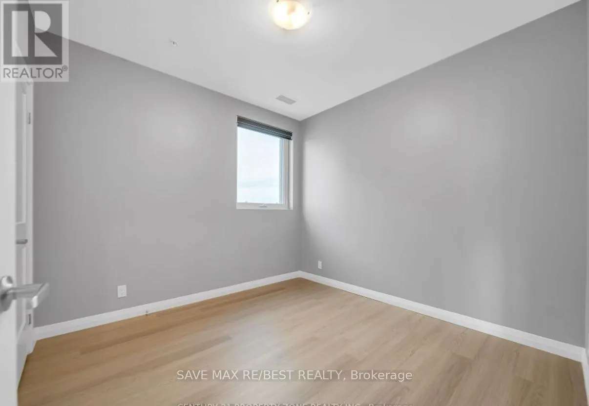 1402 - 104 GARMENT STREET