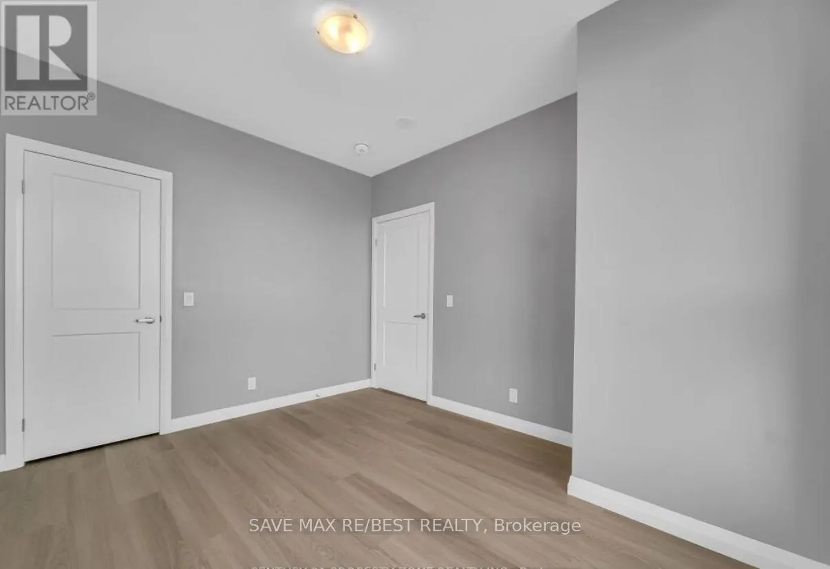 1402 - 104 GARMENT STREET