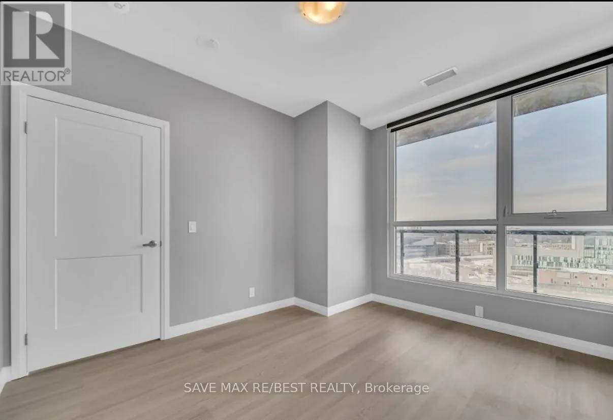 1402 - 104 GARMENT STREET
